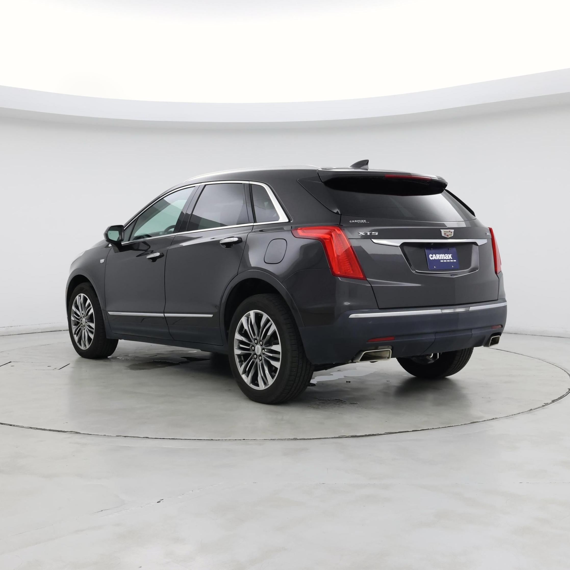 Thumbnail: 2017 Cadillac XT5 - 2