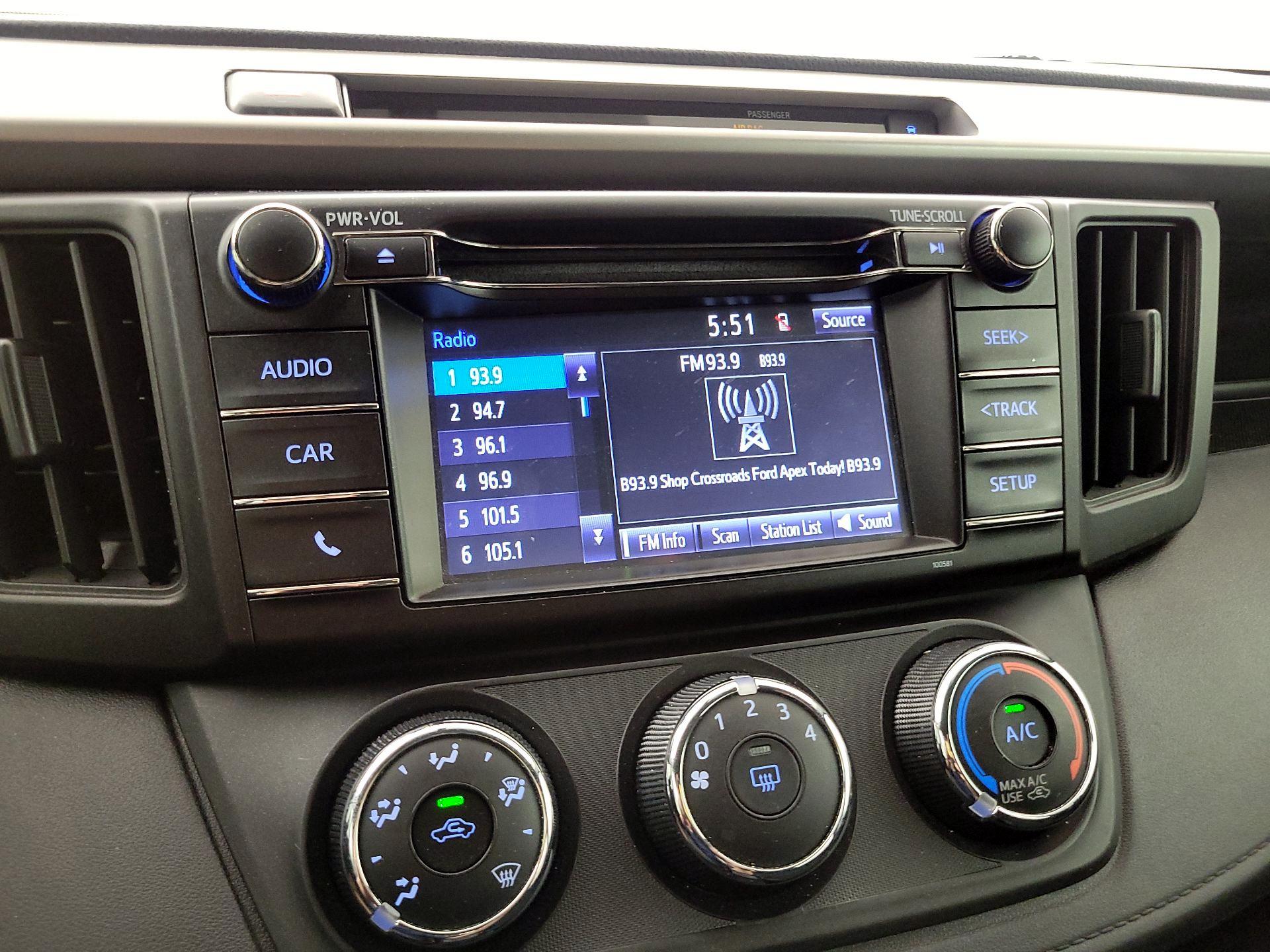 Thumbnail: 2016 Toyota RAV4 - 15