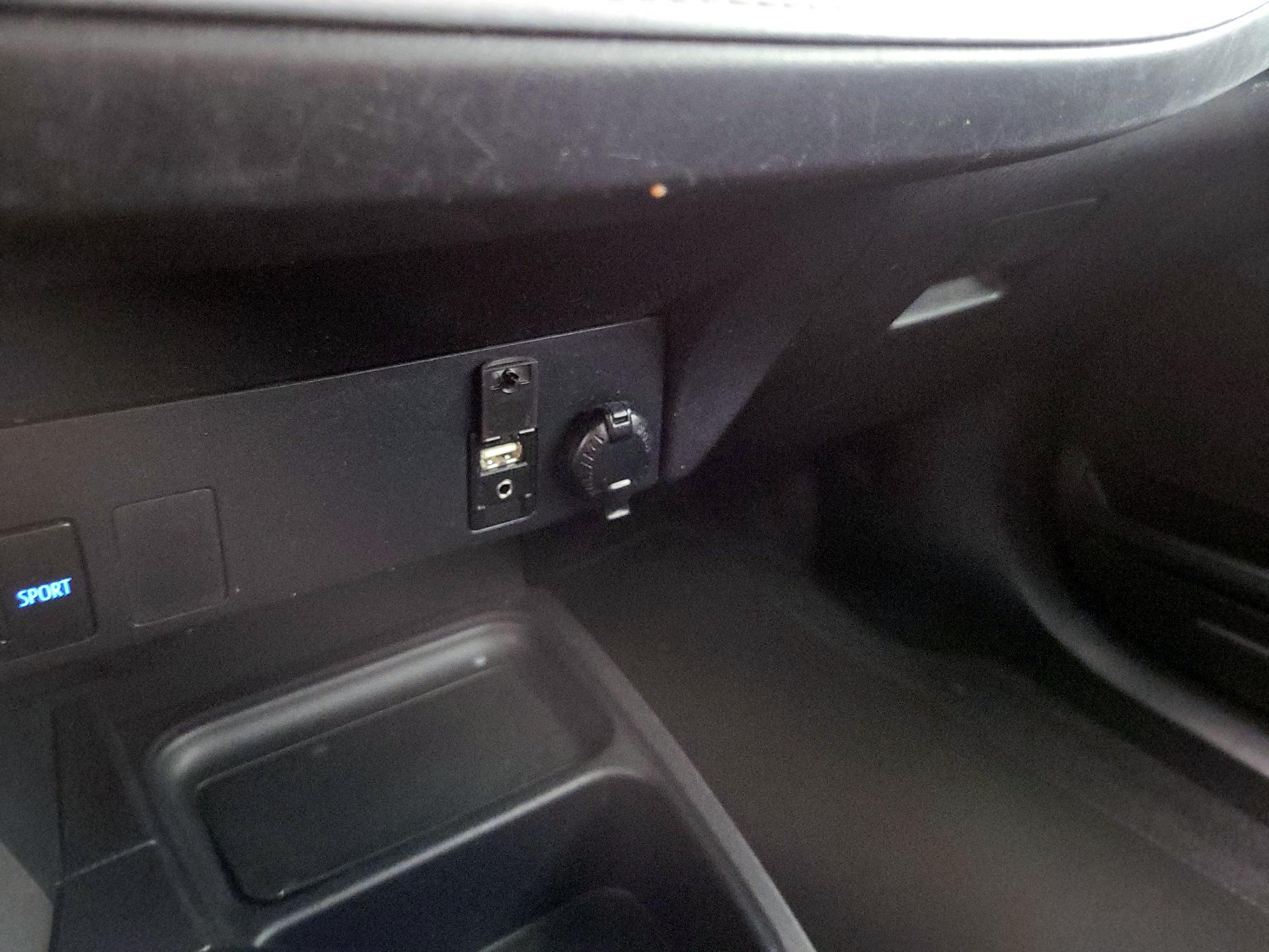 Thumbnail: 2016 Toyota RAV4 - 18