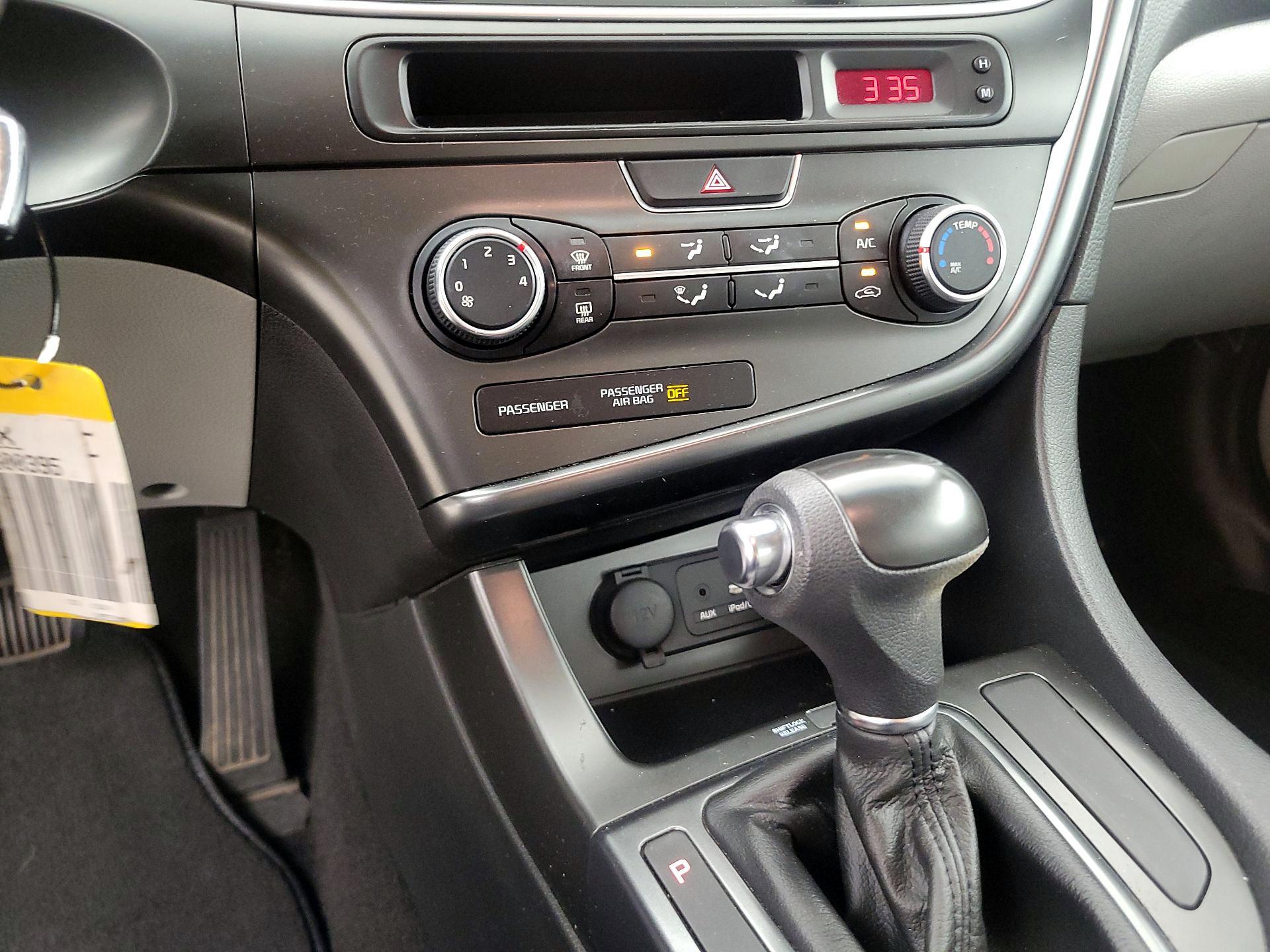 Thumbnail: 2015 Kia Optima - 15