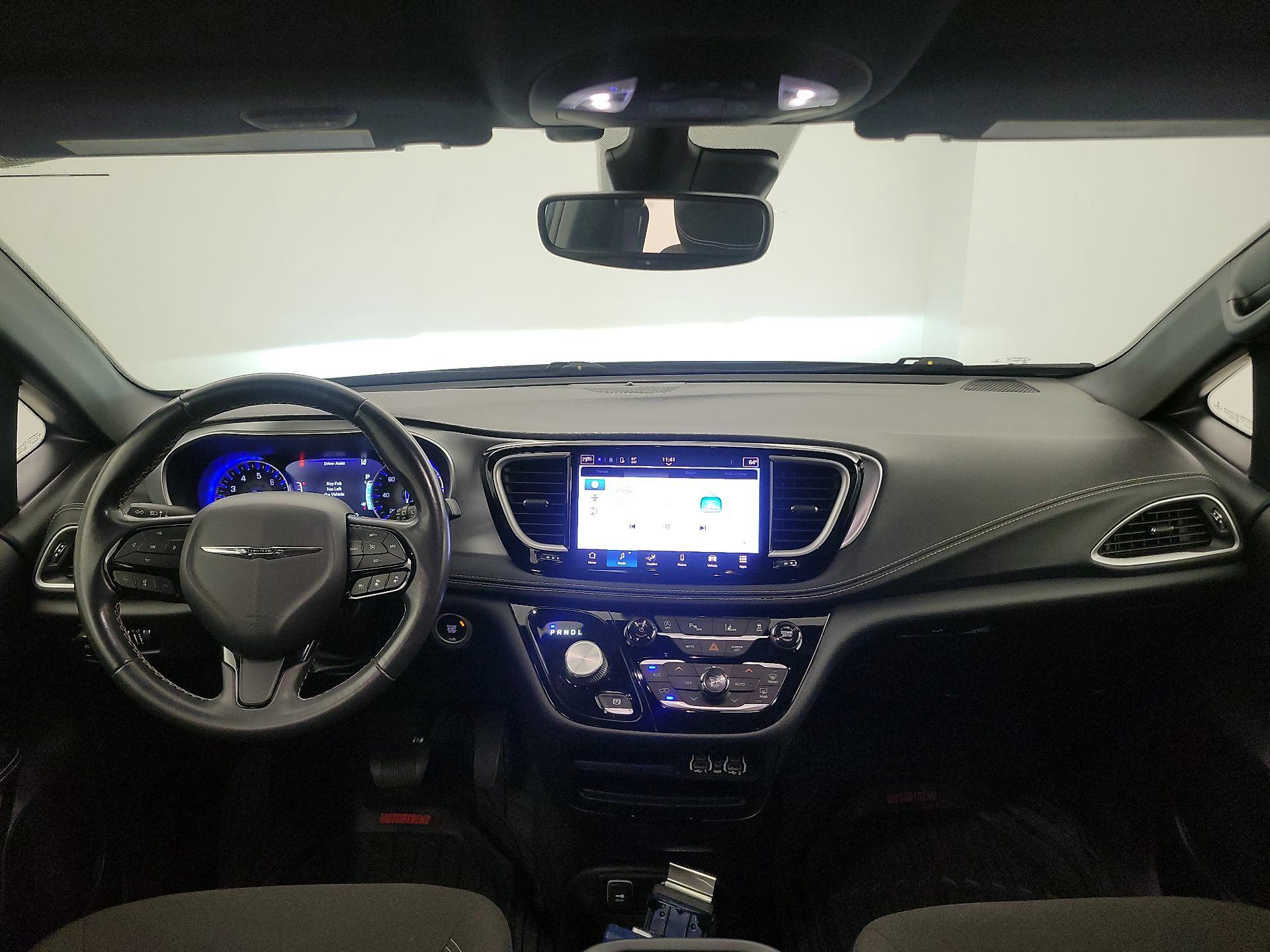 Thumbnail: 2021 Chrysler Pacifica - 9