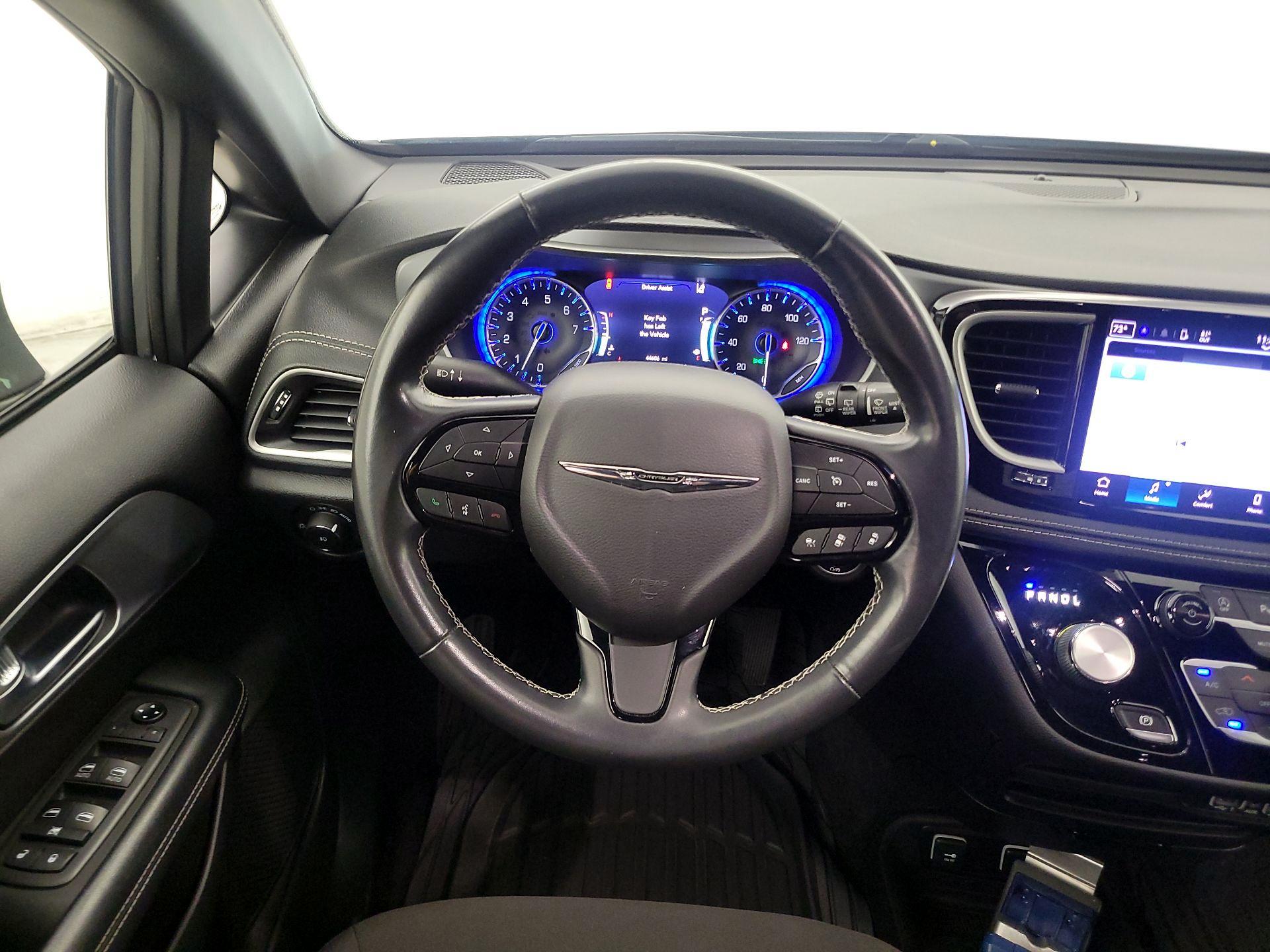 Thumbnail: 2021 Chrysler Pacifica - 10