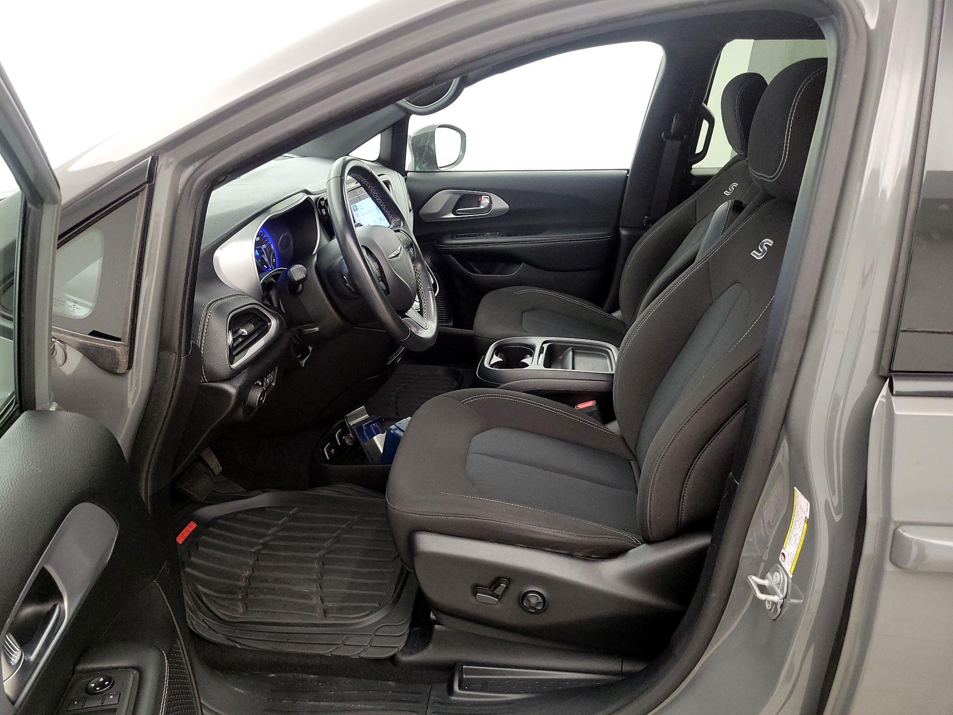 Thumbnail: 2021 Chrysler Pacifica - 11
