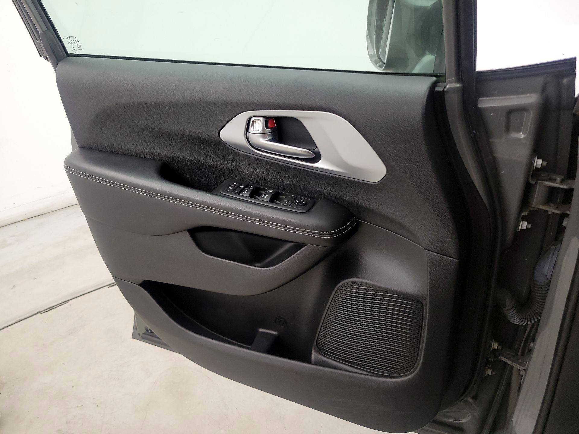 Thumbnail: 2021 Chrysler Pacifica - 12