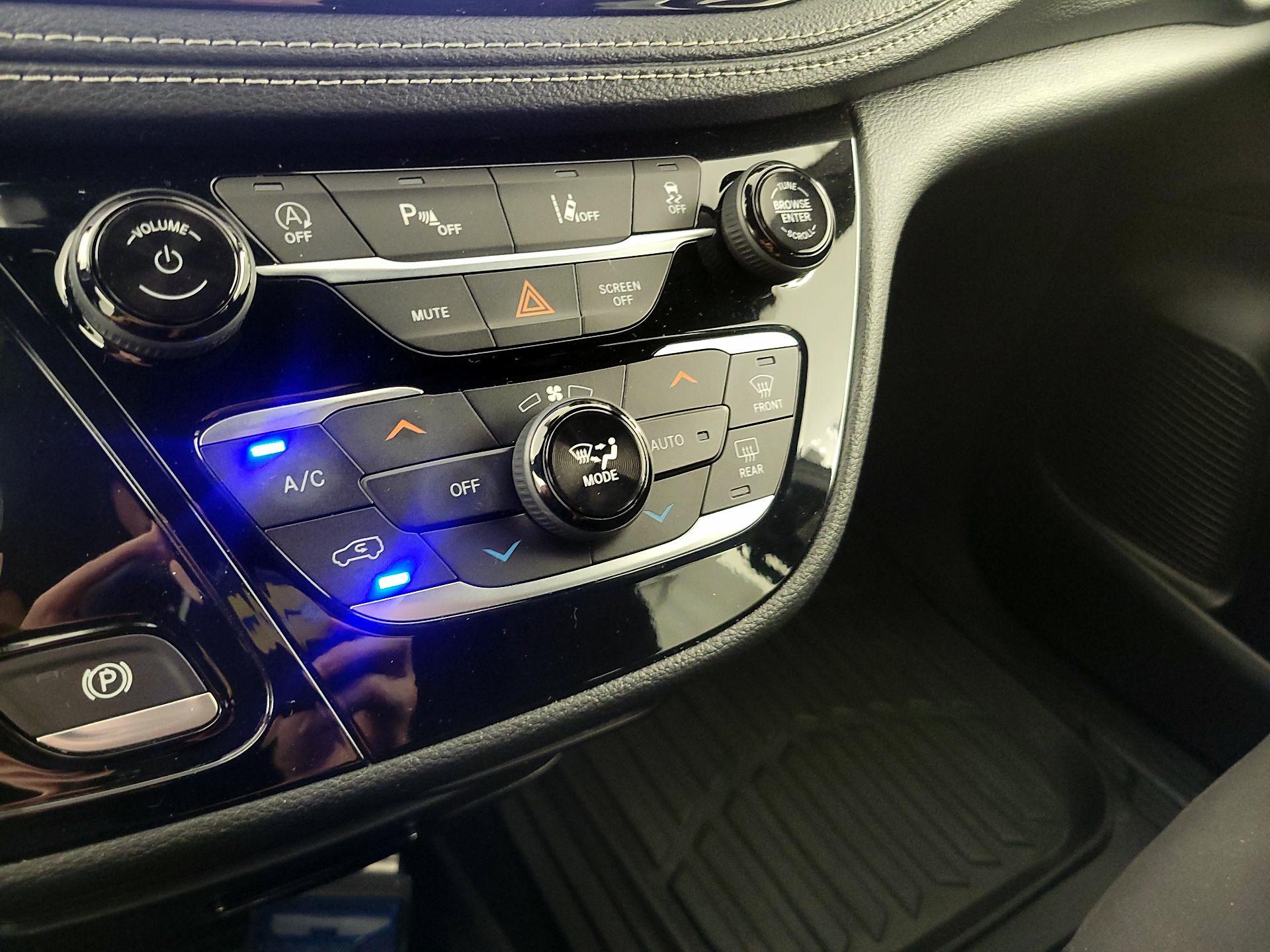 Thumbnail: 2021 Chrysler Pacifica - 16