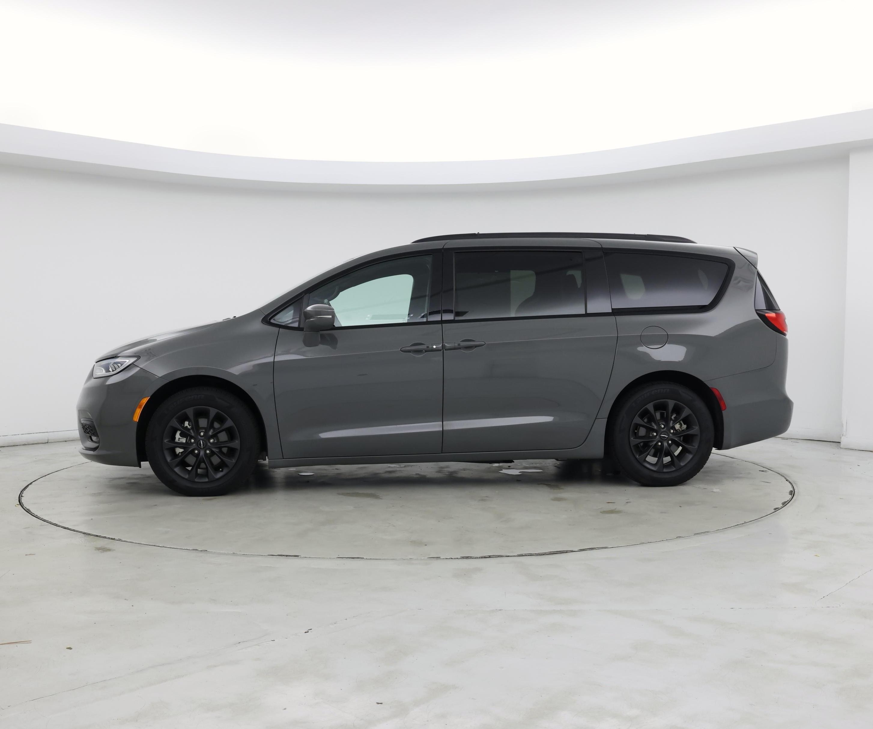 Thumbnail: 2021 Chrysler Pacifica - 3