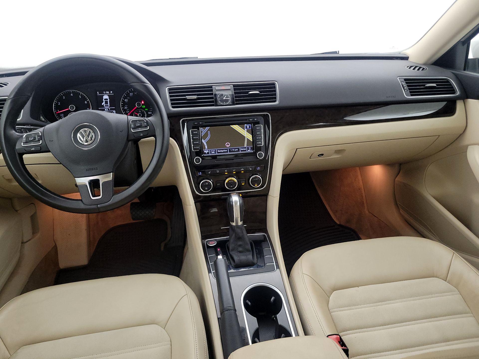 Thumbnail: 2015 Volkswagen Passat - 9