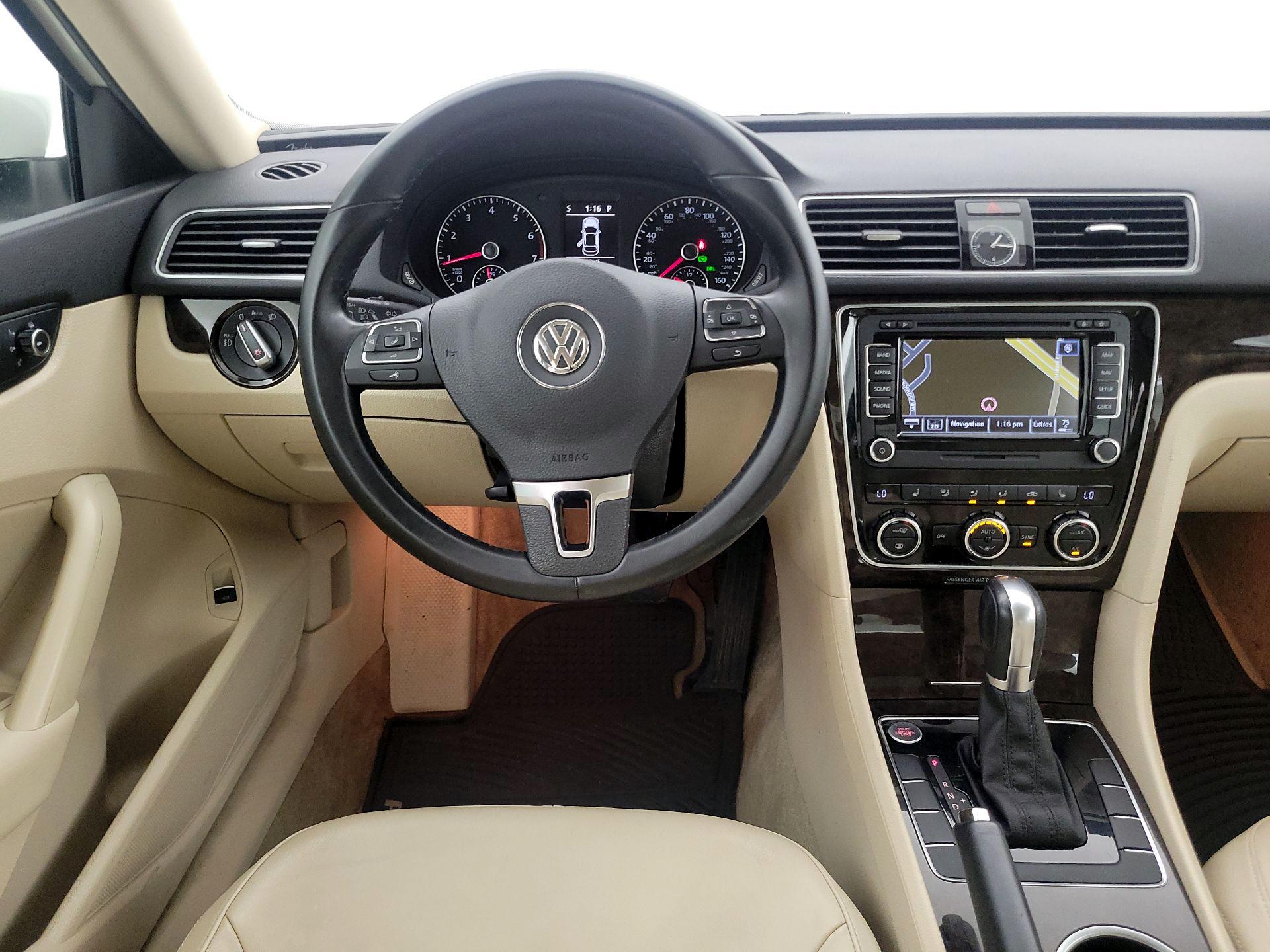 Thumbnail: 2015 Volkswagen Passat - 10