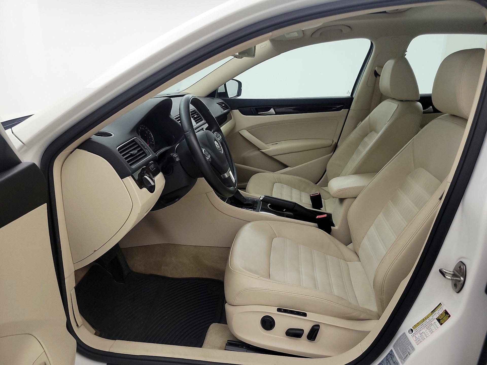 Thumbnail: 2015 Volkswagen Passat - 11