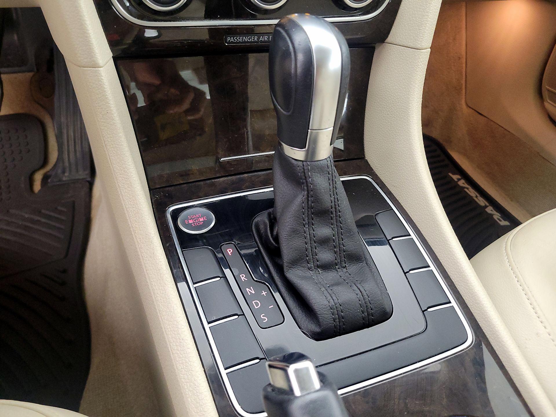 Thumbnail: 2015 Volkswagen Passat - 18