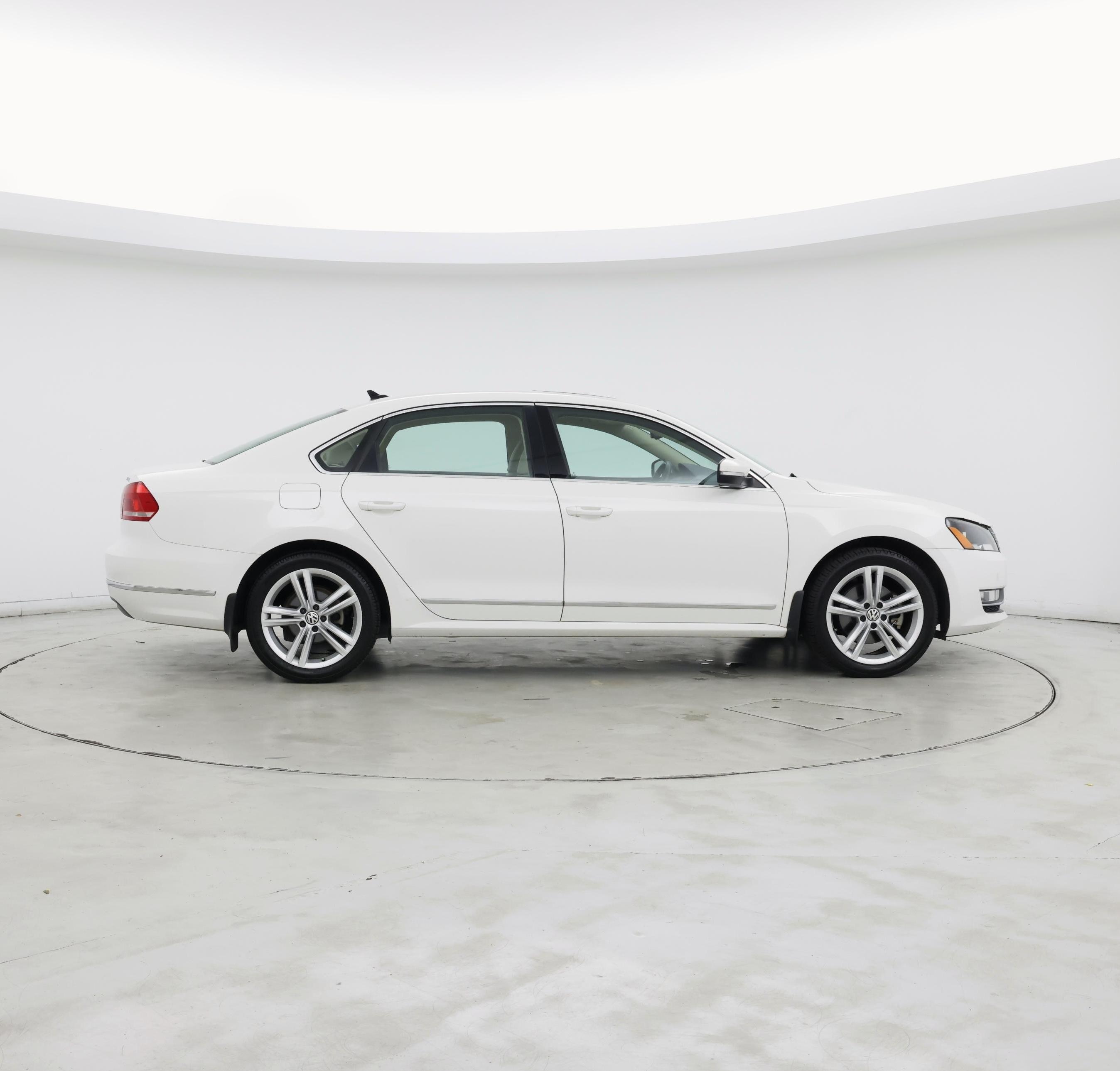 Thumbnail: 2015 Volkswagen Passat - 7