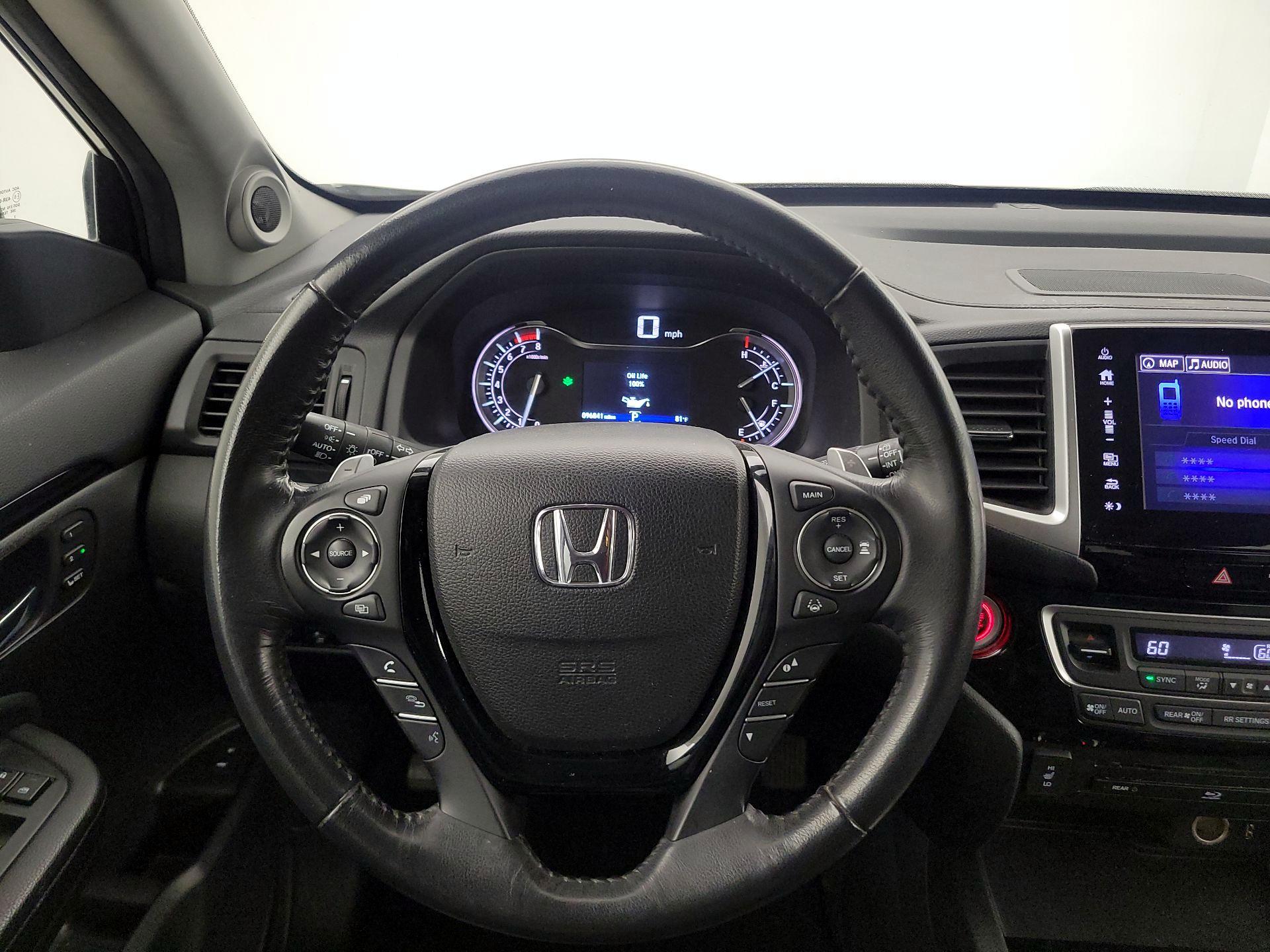 Thumbnail: 2017 Honda Pilot - 10