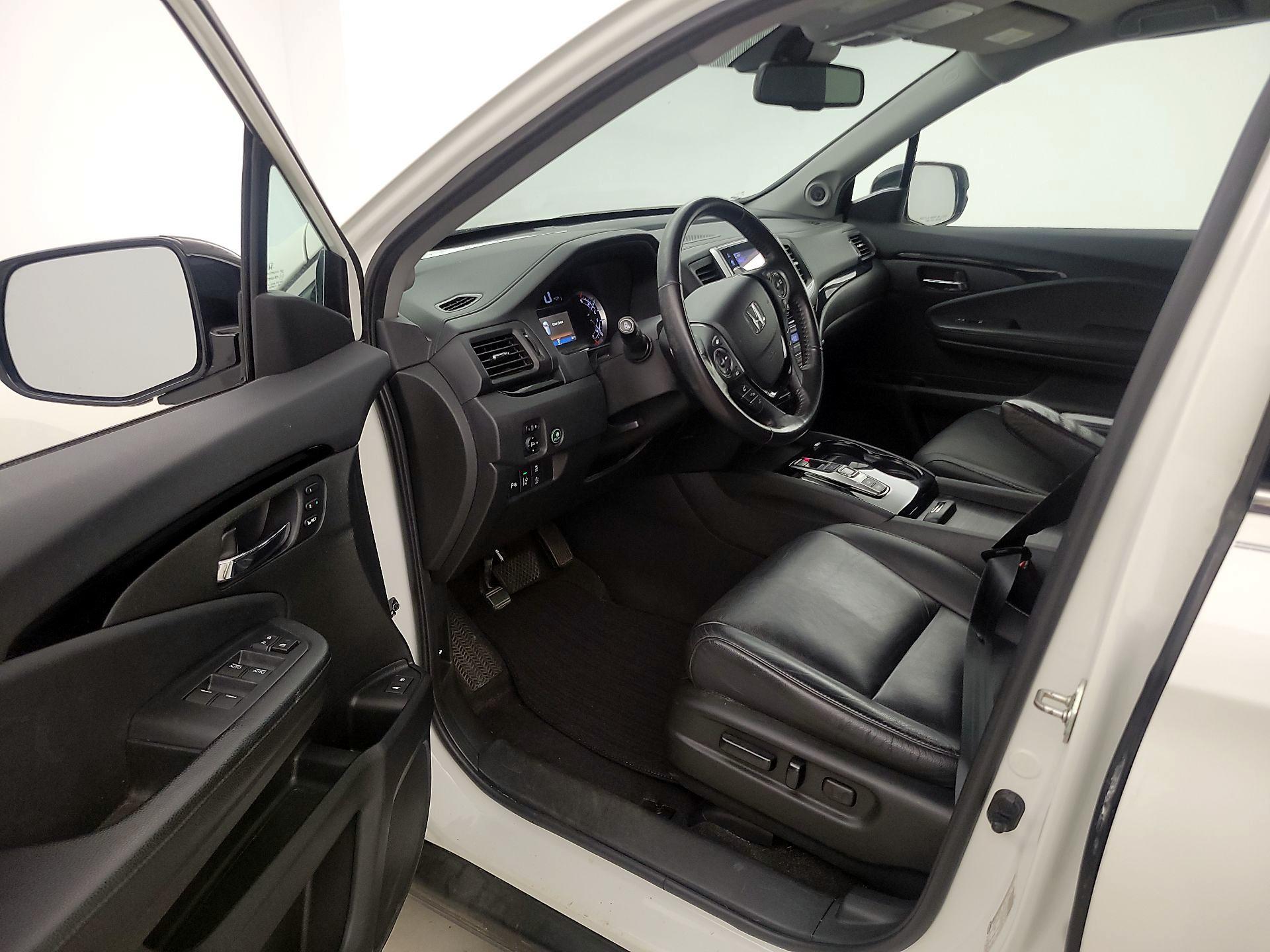 Thumbnail: 2017 Honda Pilot - 11