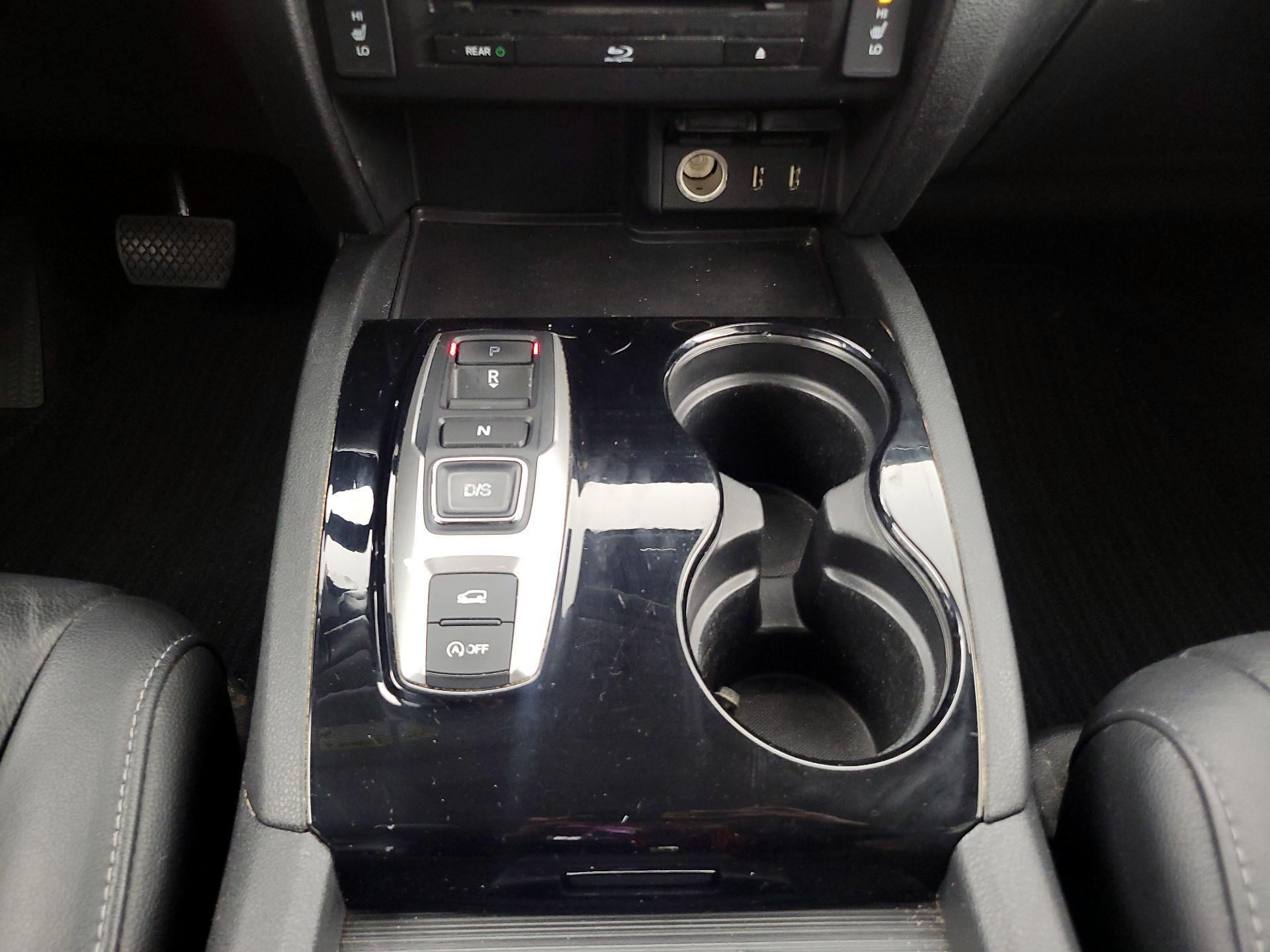 Thumbnail: 2017 Honda Pilot - 18