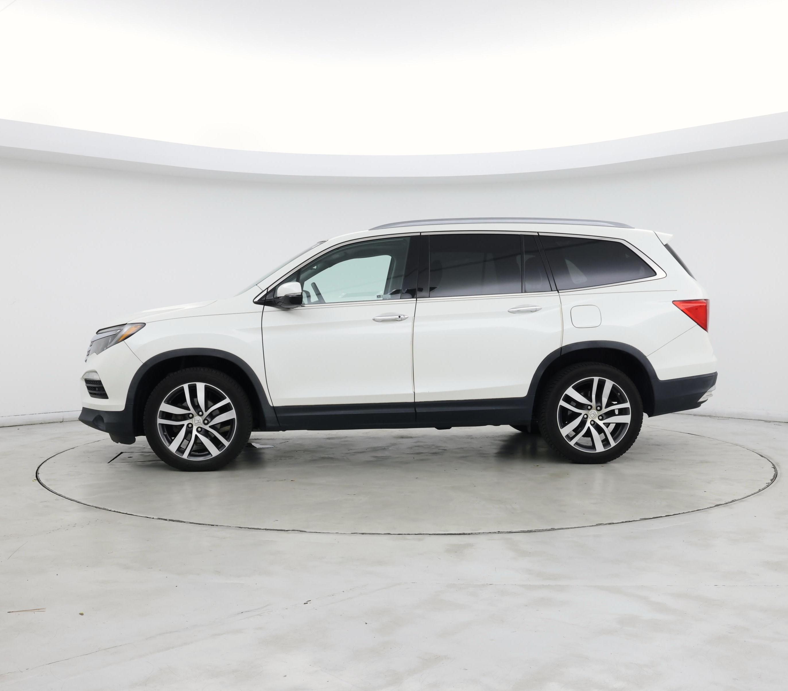 Thumbnail: 2017 Honda Pilot - 3