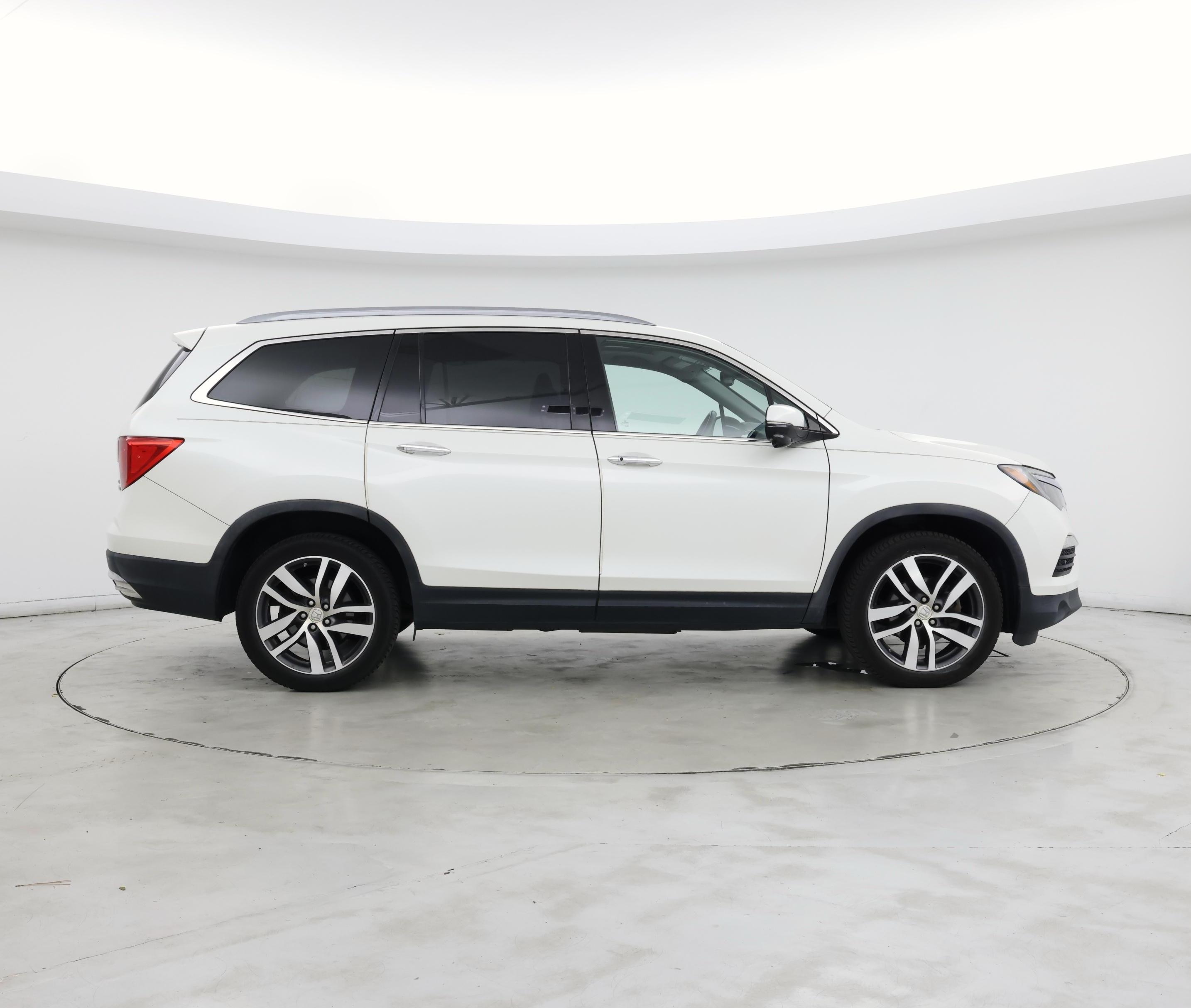Thumbnail: 2017 Honda Pilot - 7