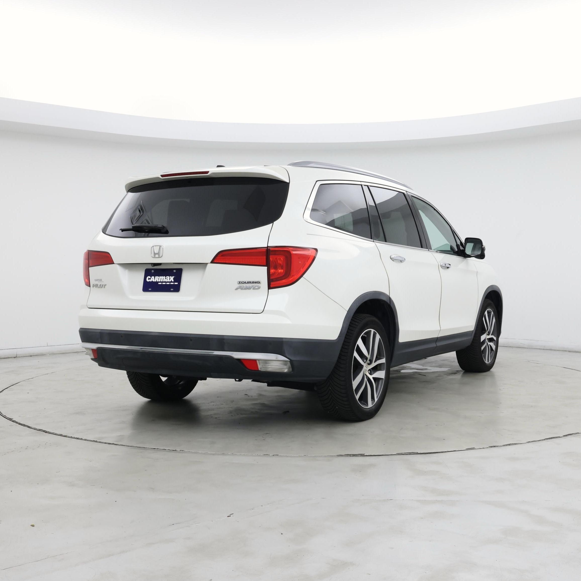 Thumbnail: 2017 Honda Pilot - 8