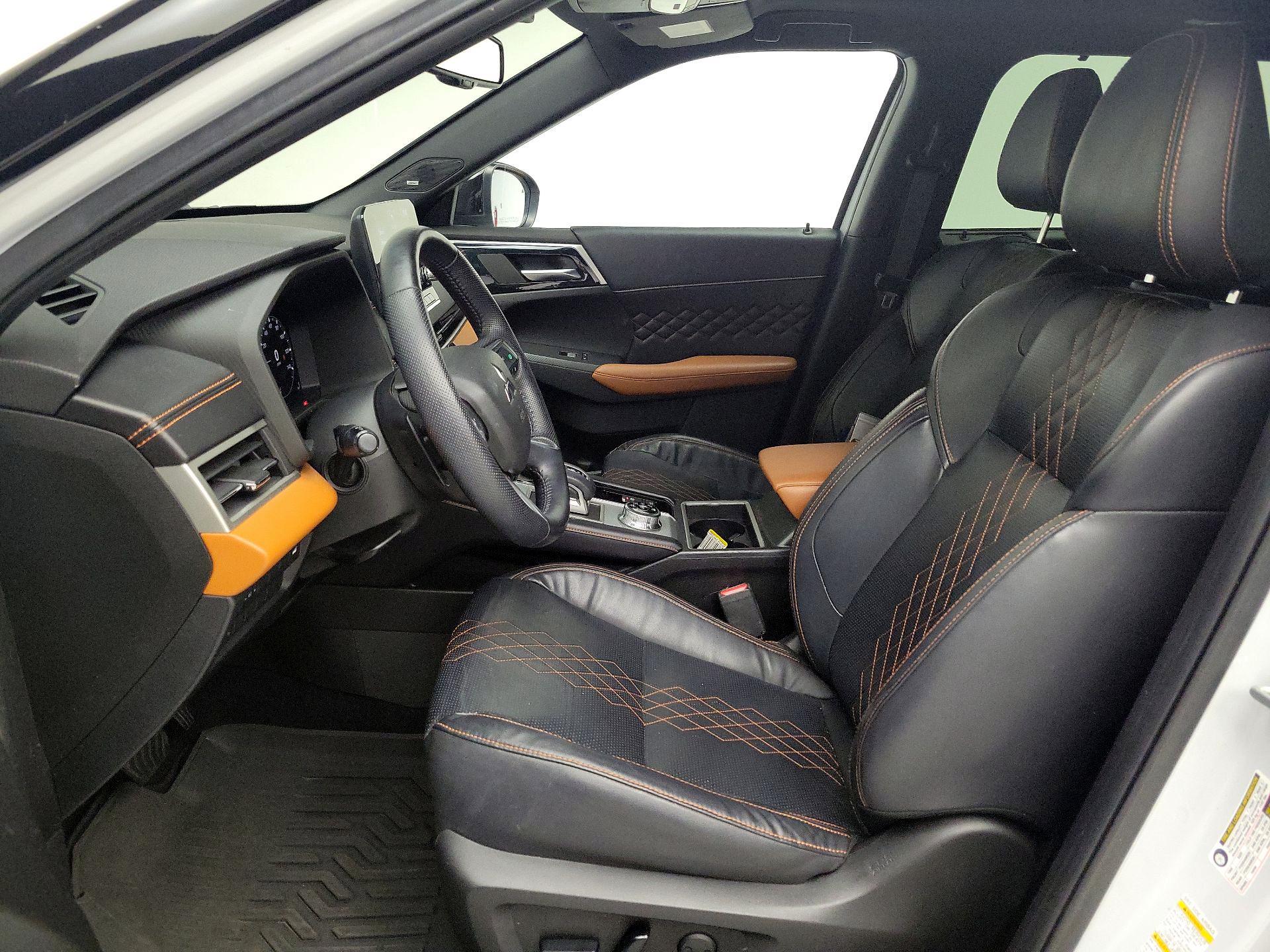 Thumbnail: 2022 Mitsubishi Outlander - 11