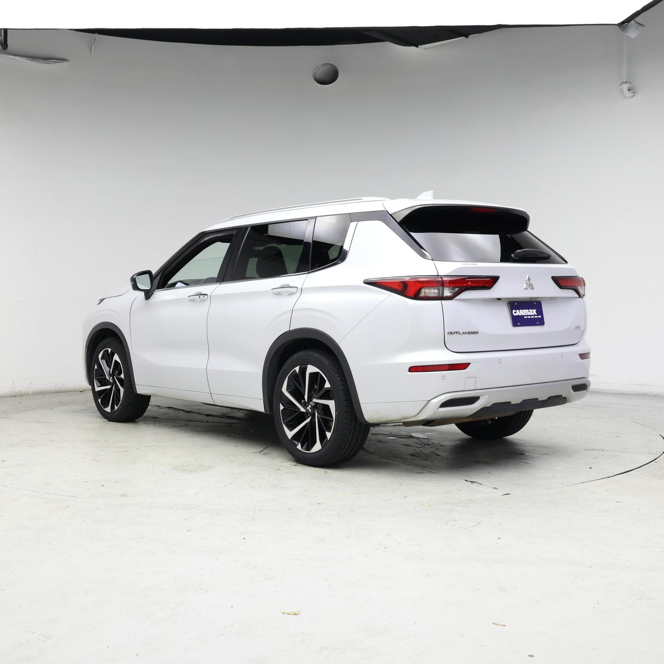 Thumbnail: 2022 Mitsubishi Outlander - 2