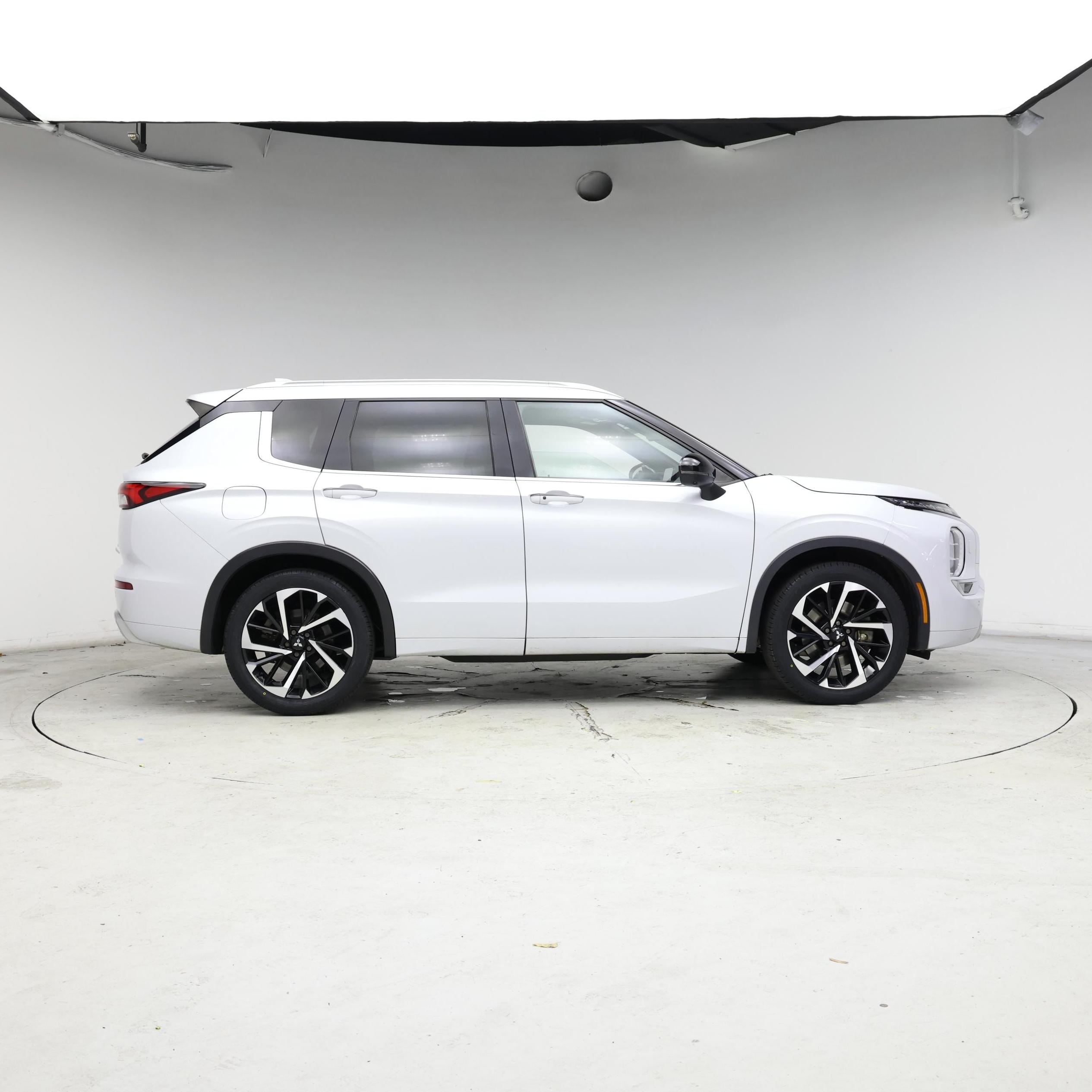Thumbnail: 2022 Mitsubishi Outlander - 7