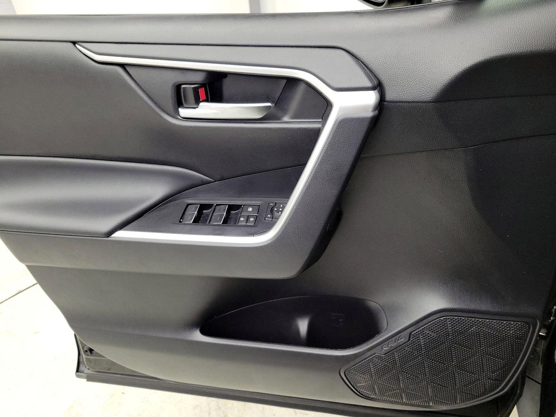 Thumbnail: 2023 Toyota RAV4 - 12