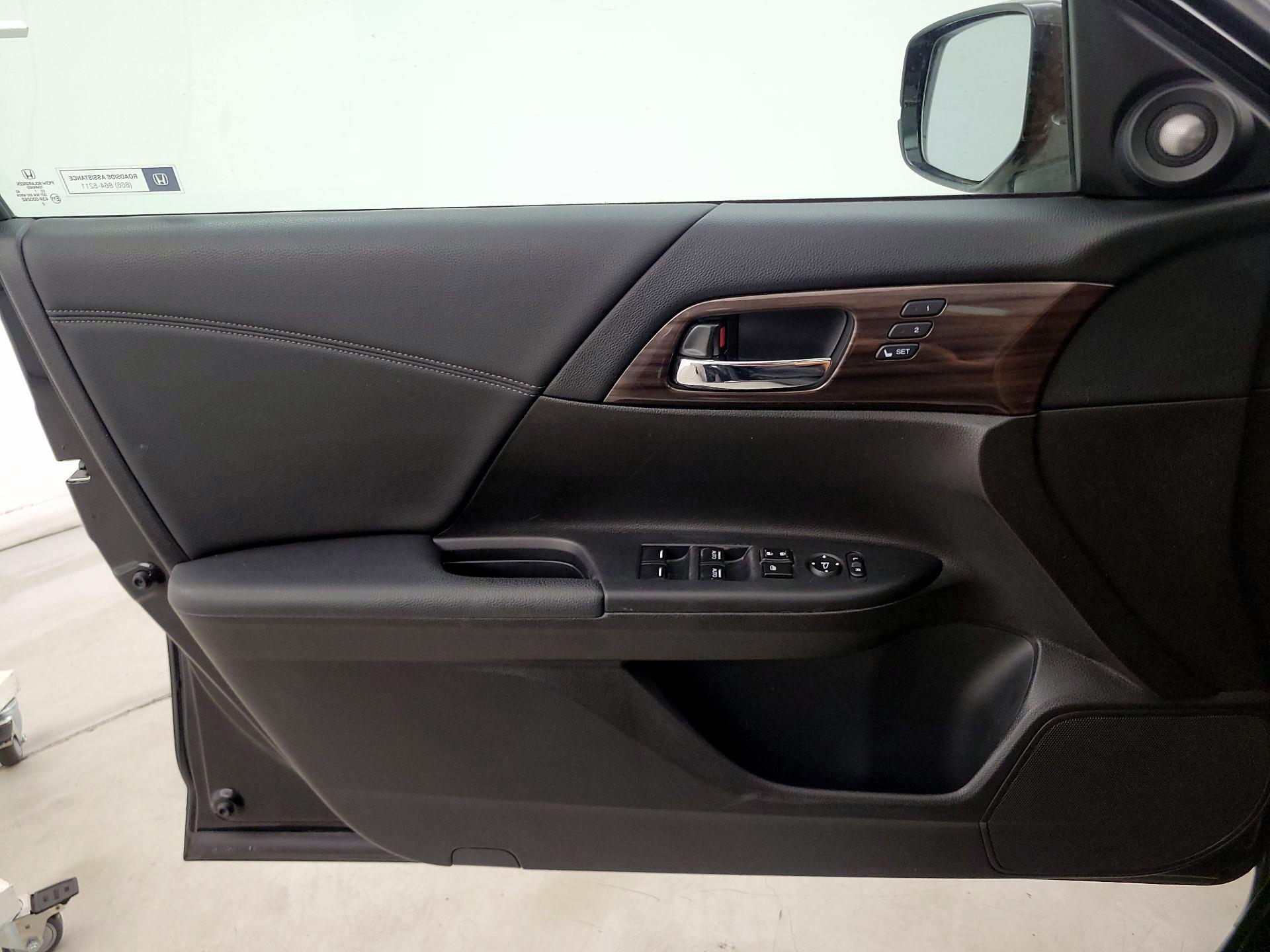 Thumbnail: 2017 Honda Accord - 12