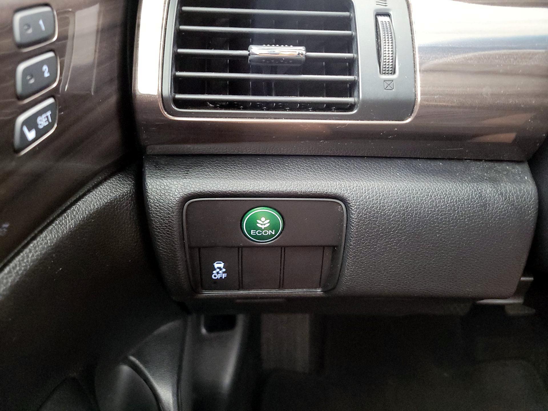 Thumbnail: 2017 Honda Accord - 13