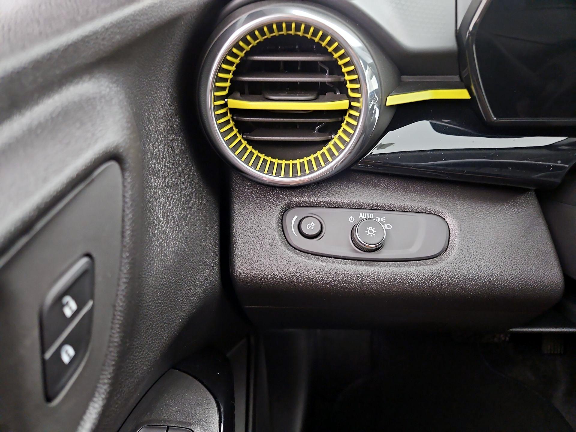 Thumbnail: 2025 Chevrolet Trax - 13