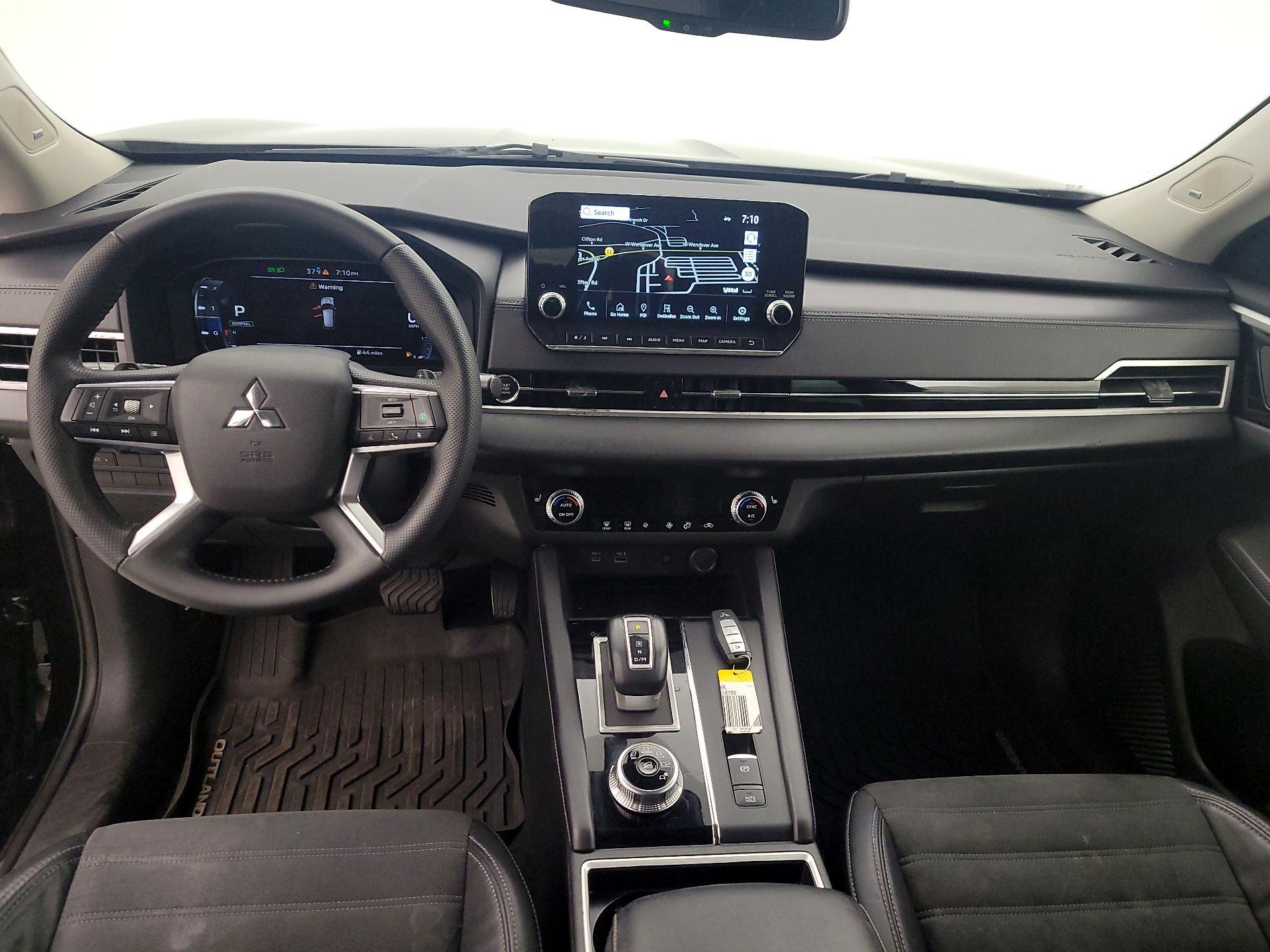 Thumbnail: 2023 Mitsubishi Outlander - 9