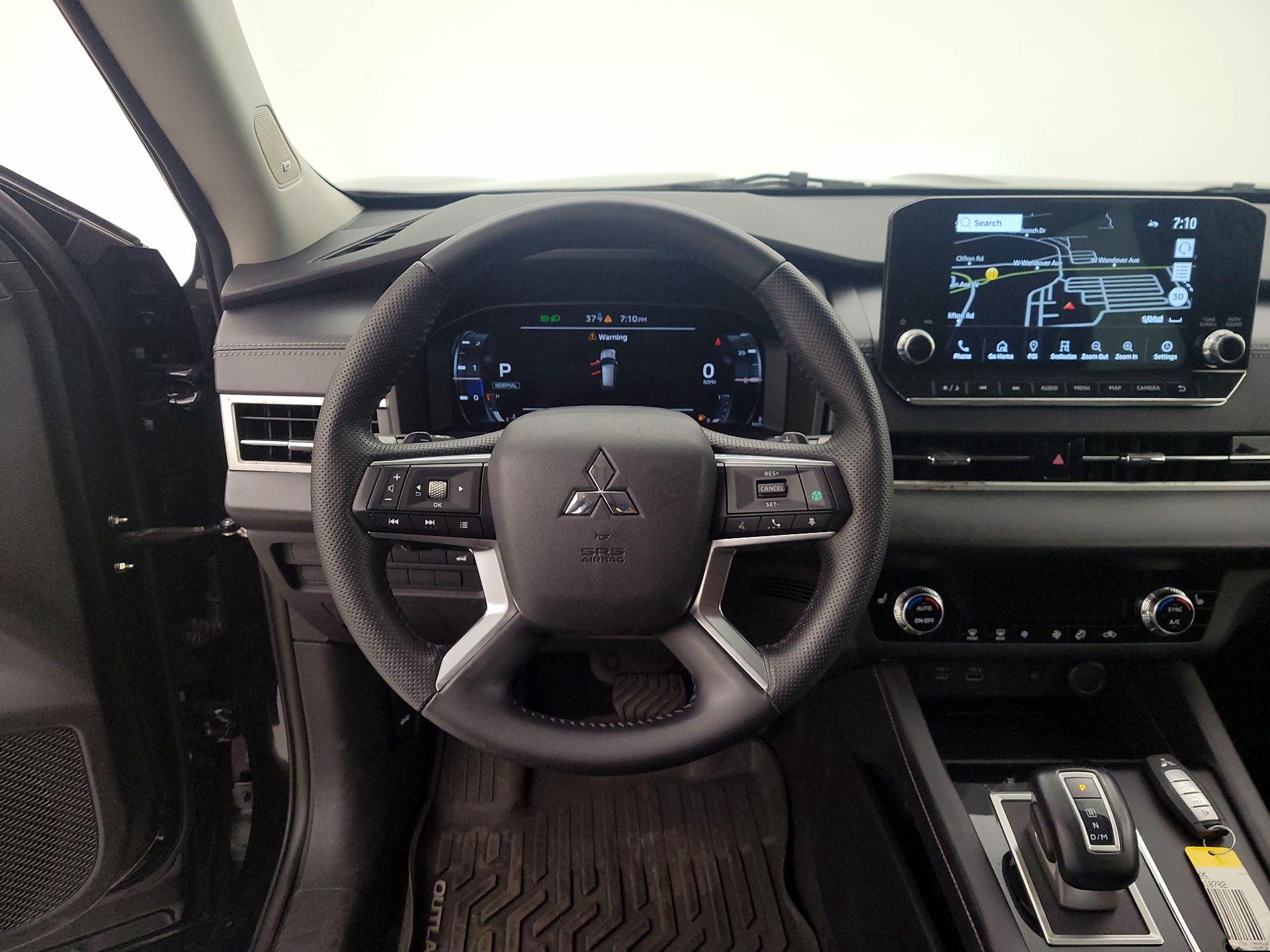 Thumbnail: 2023 Mitsubishi Outlander - 10