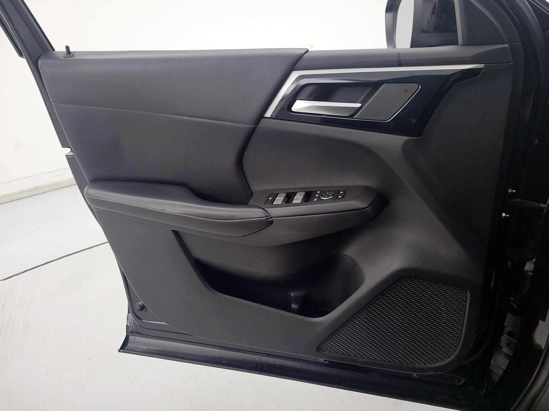 Thumbnail: 2023 Mitsubishi Outlander - 12