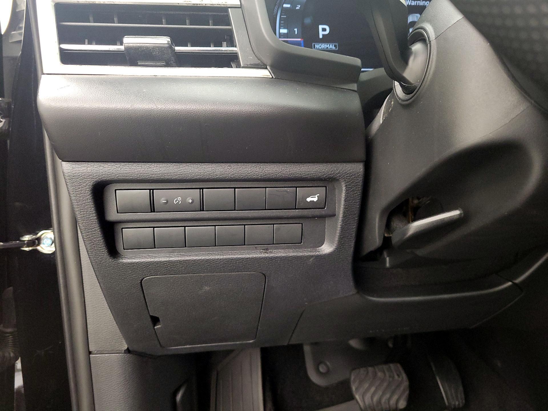 Thumbnail: 2023 Mitsubishi Outlander - 13