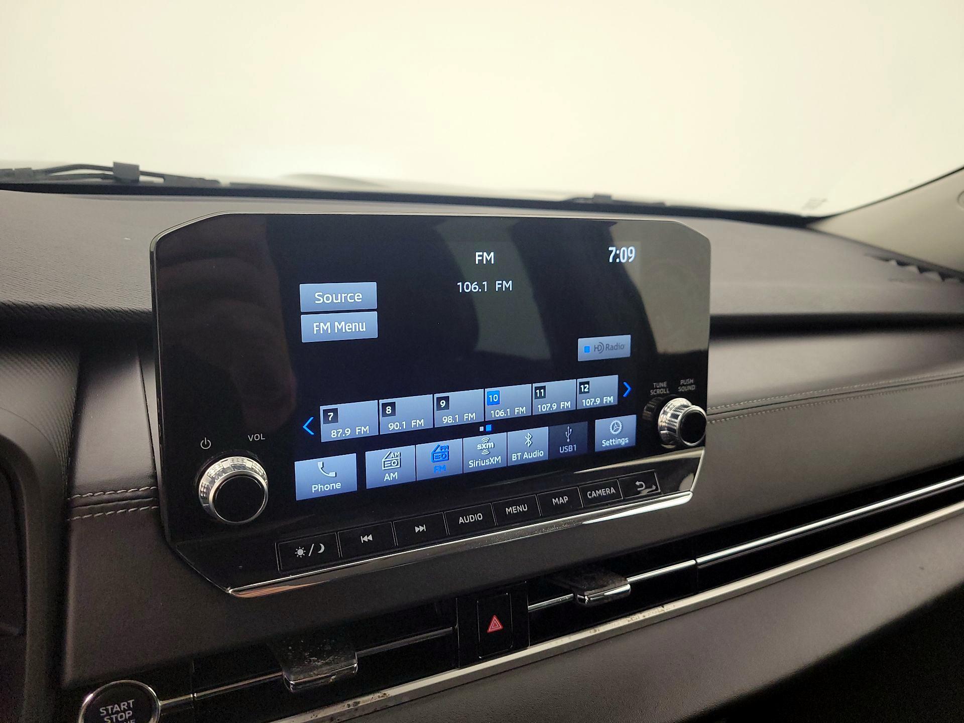 Thumbnail: 2023 Mitsubishi Outlander - 16