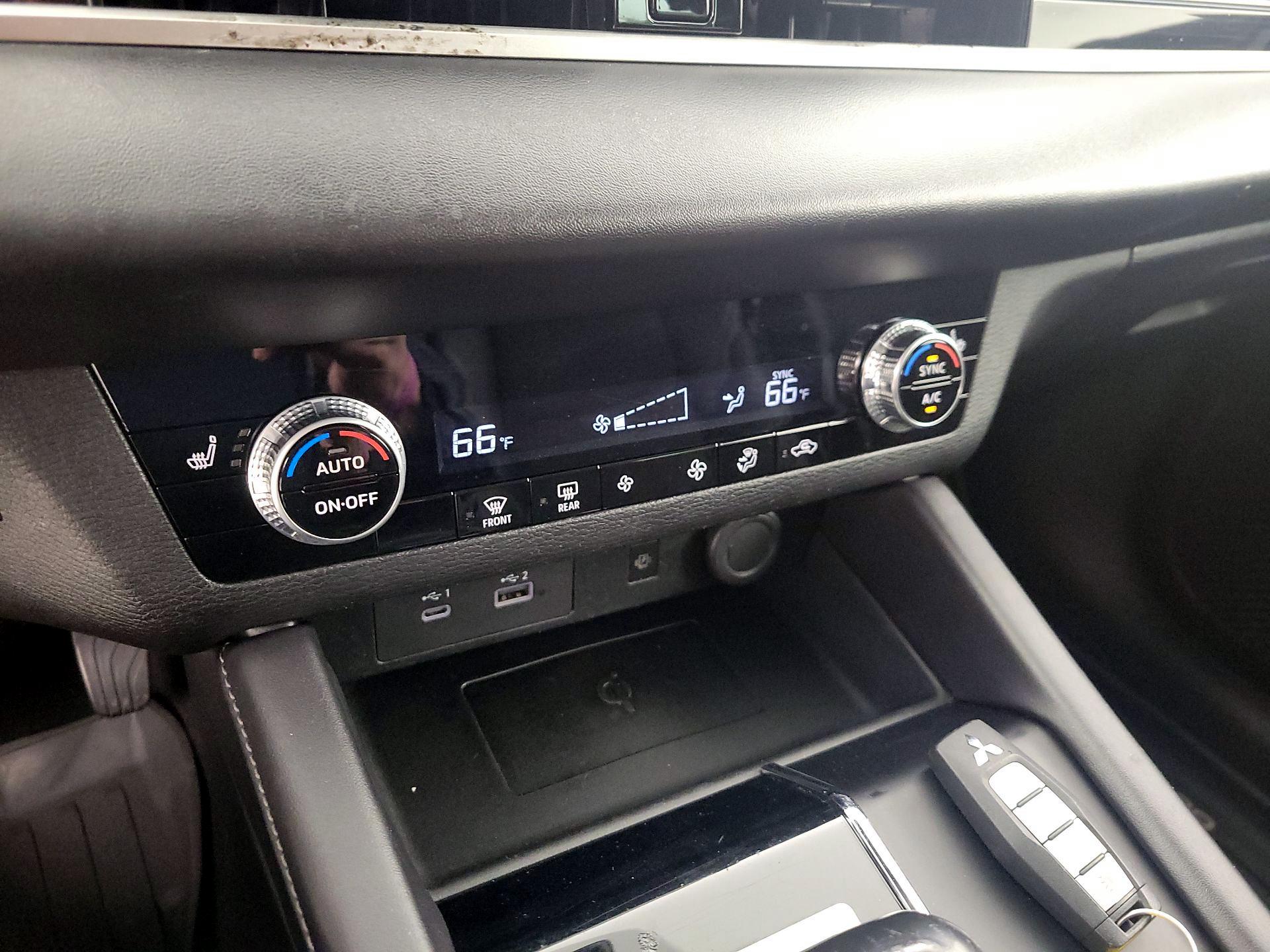 Thumbnail: 2023 Mitsubishi Outlander - 17