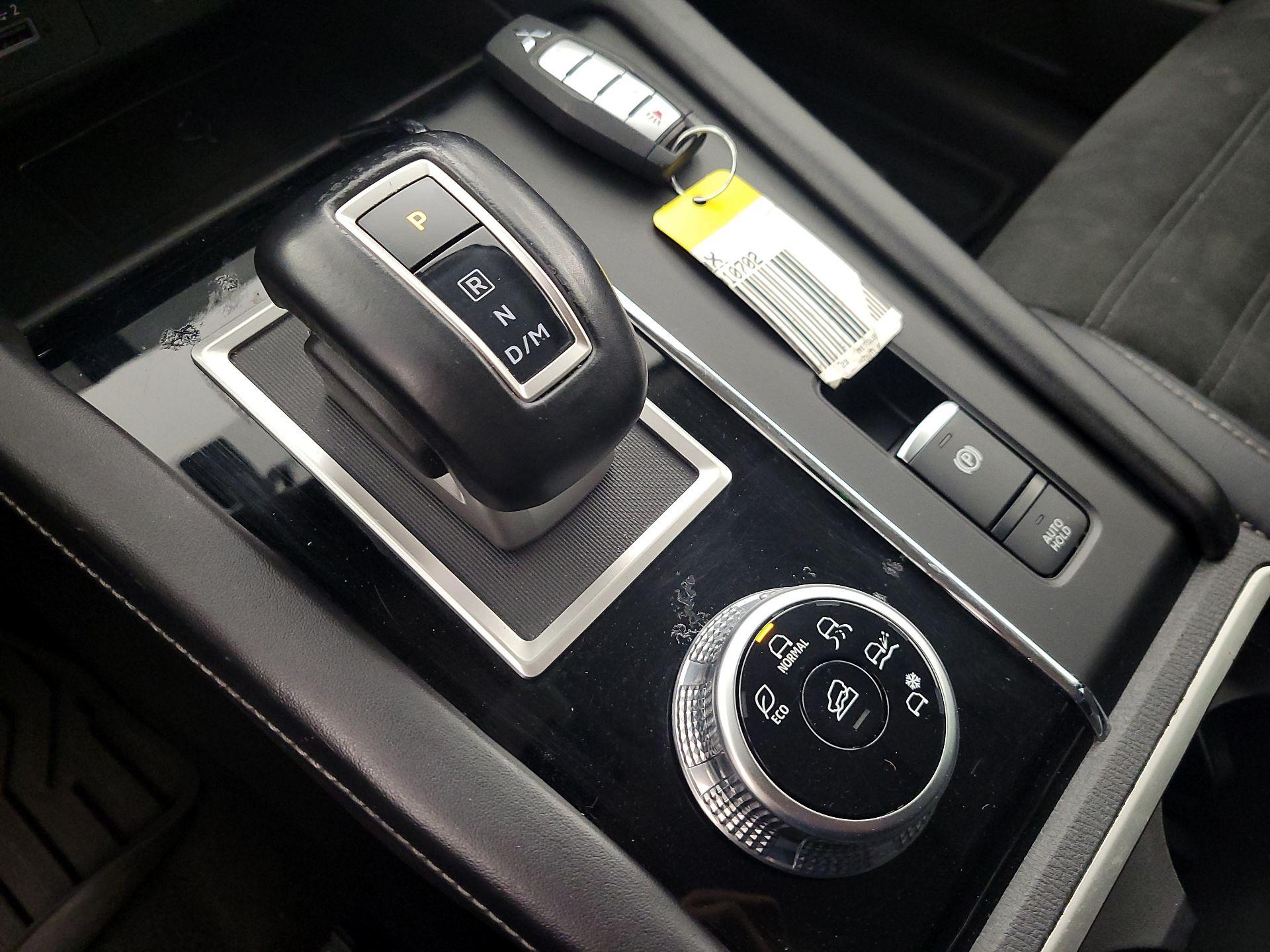 Thumbnail: 2023 Mitsubishi Outlander - 18