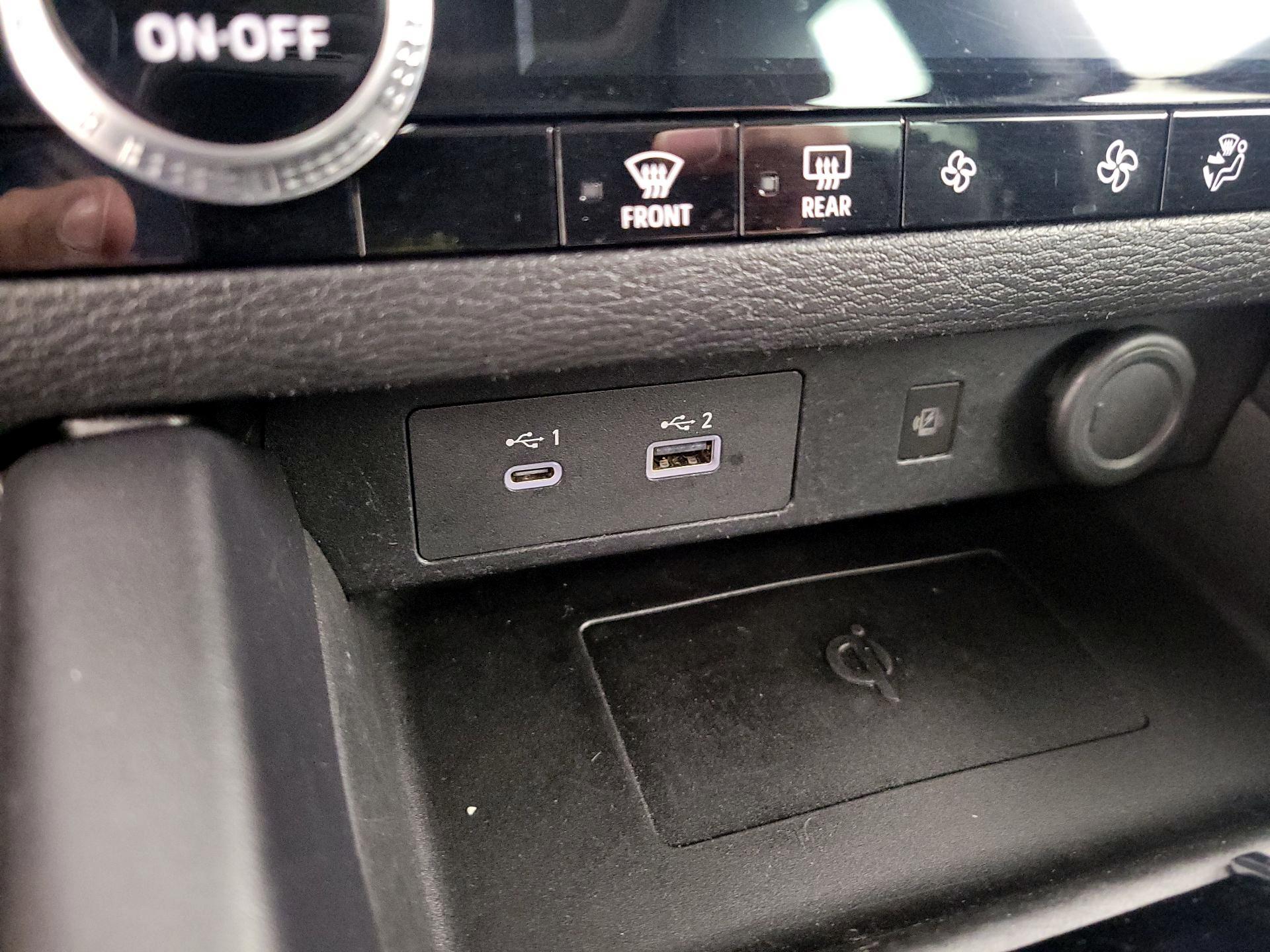 Thumbnail: 2023 Mitsubishi Outlander - 19