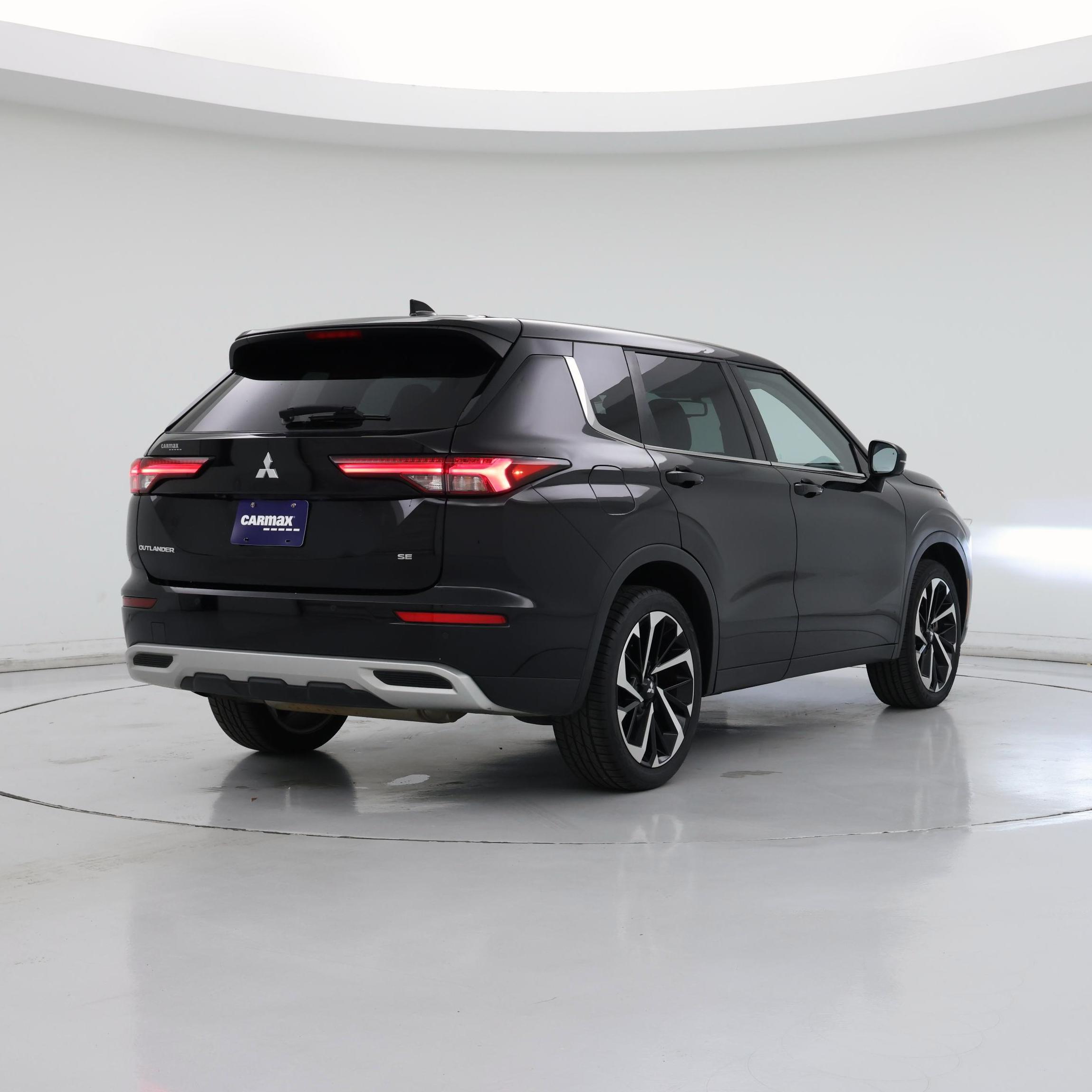 Thumbnail: 2023 Mitsubishi Outlander - 8