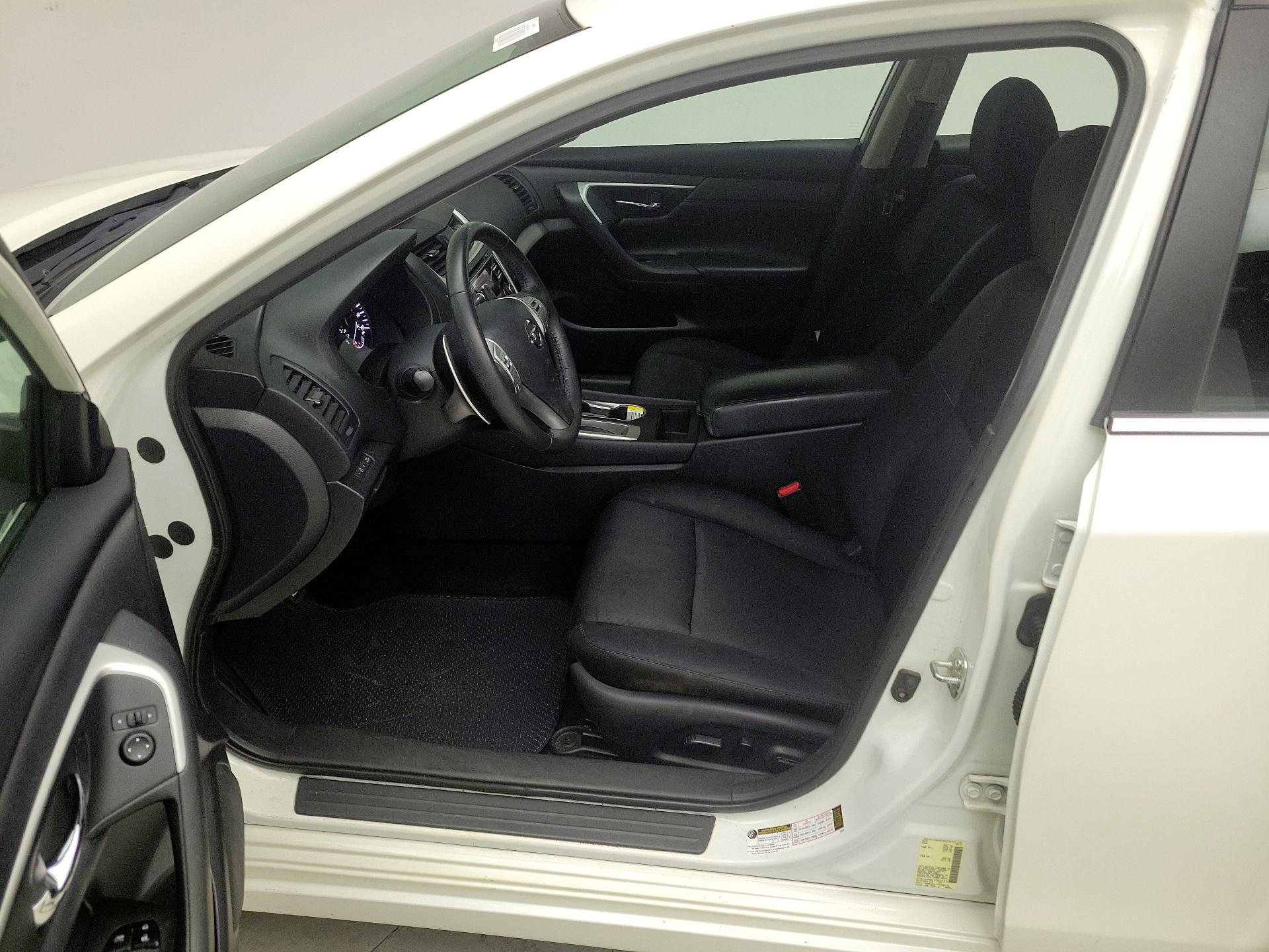 Thumbnail: 2017 Nissan Altima - 11