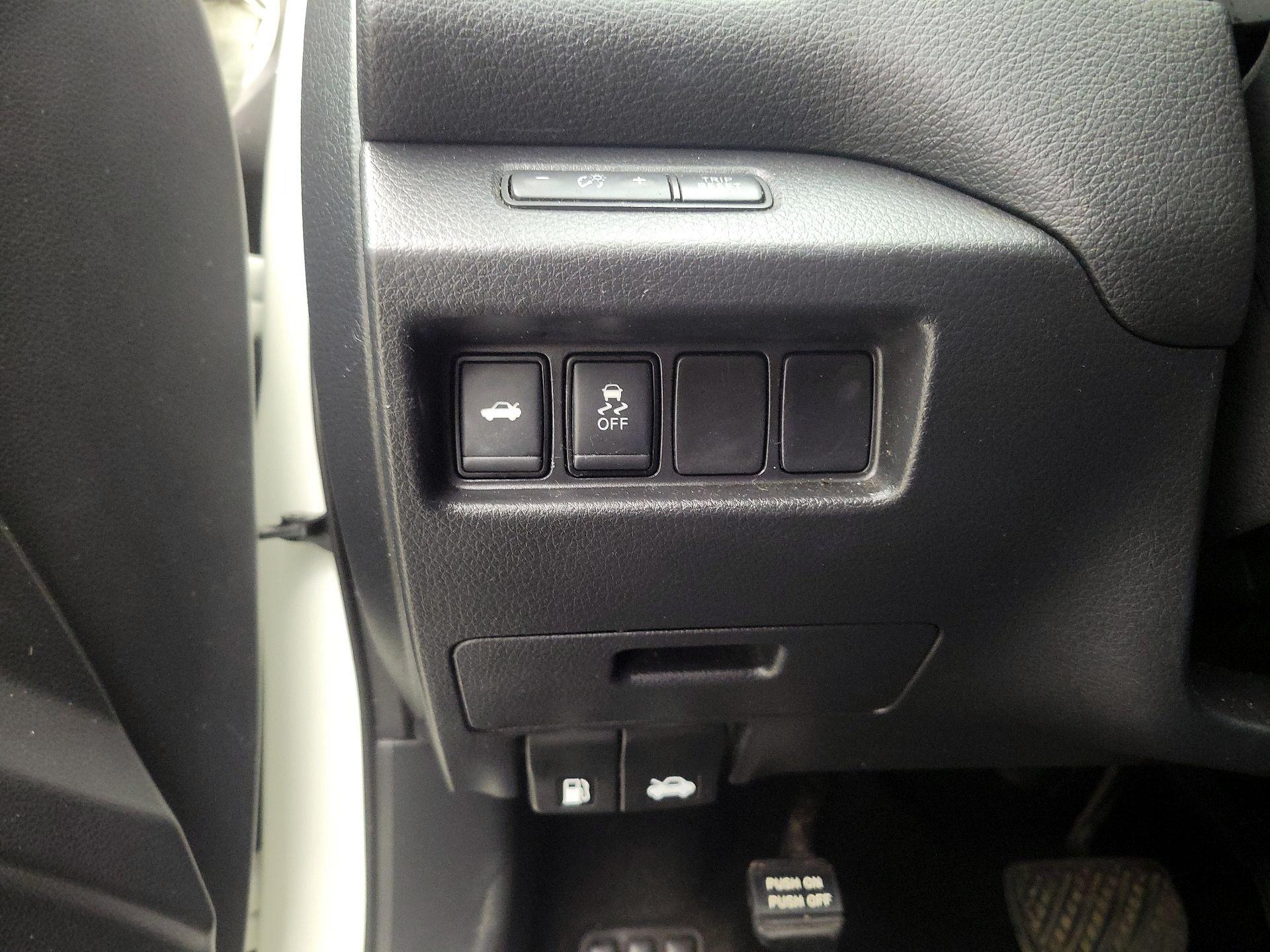 Thumbnail: 2017 Nissan Altima - 13