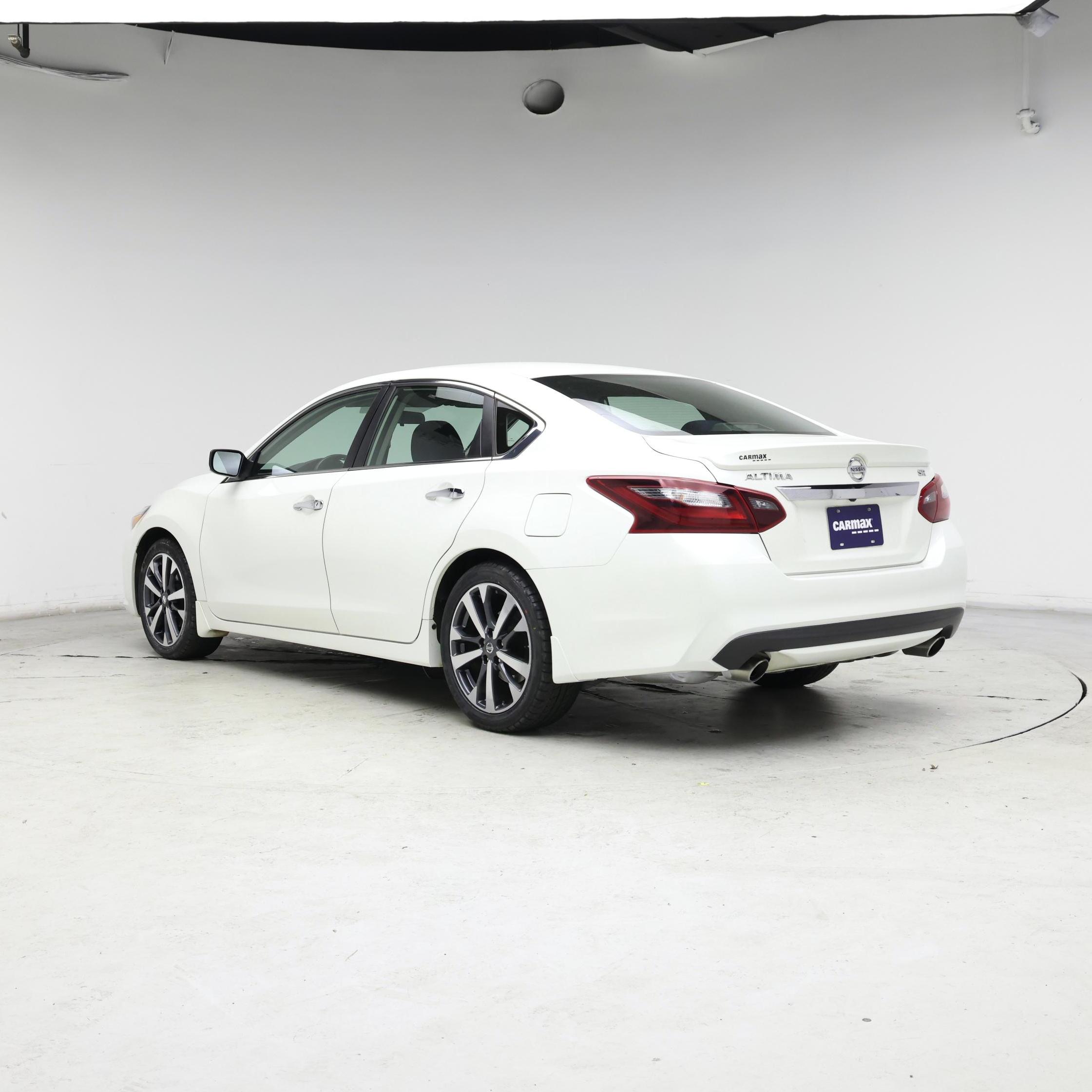 Thumbnail: 2017 Nissan Altima - 2