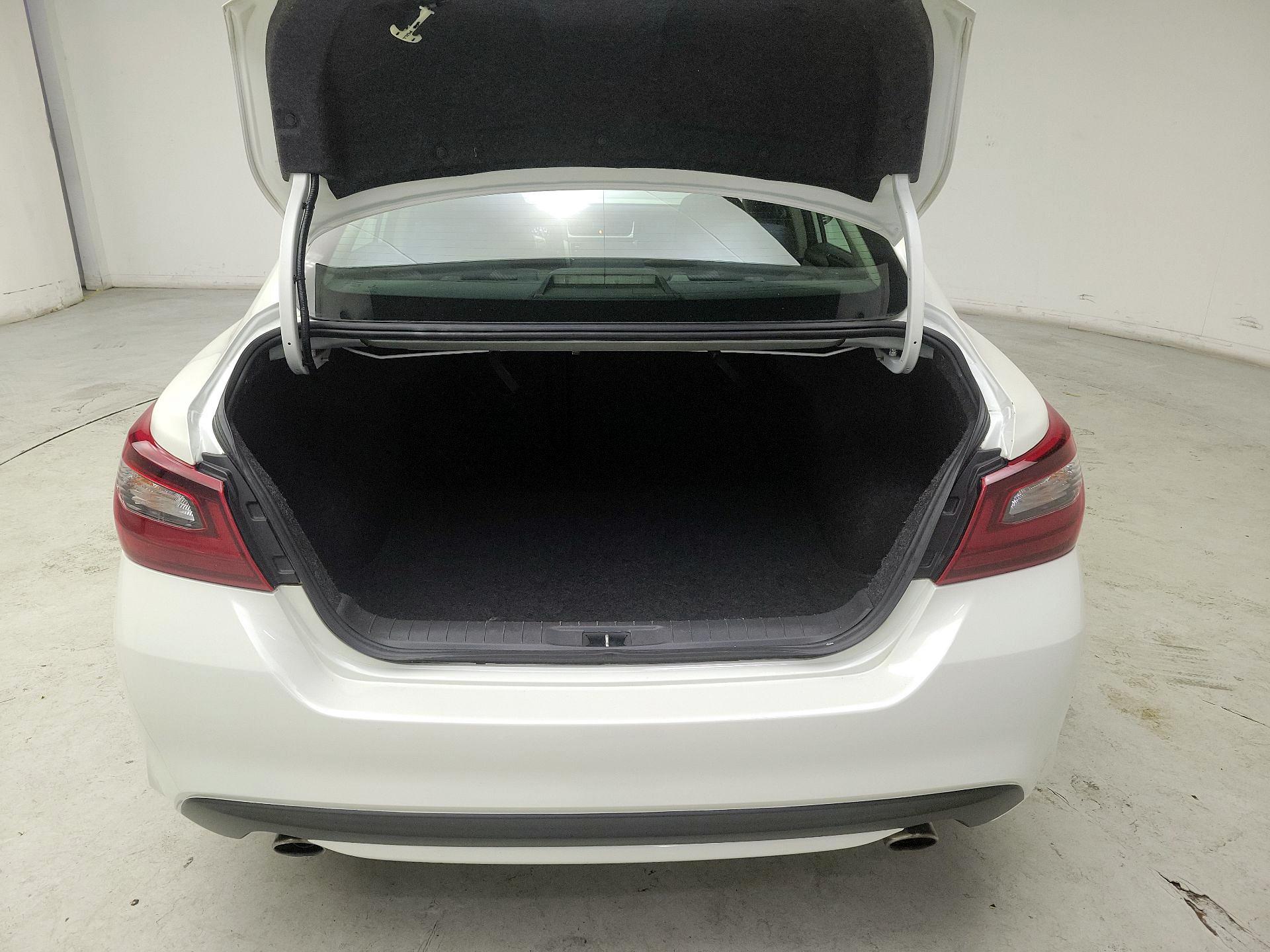 Thumbnail: 2017 Nissan Altima - 20