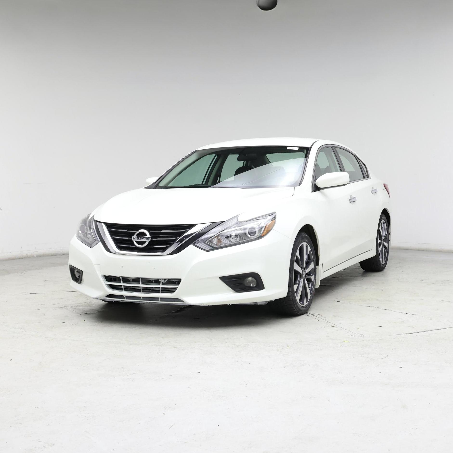 Thumbnail: 2017 Nissan Altima - 4