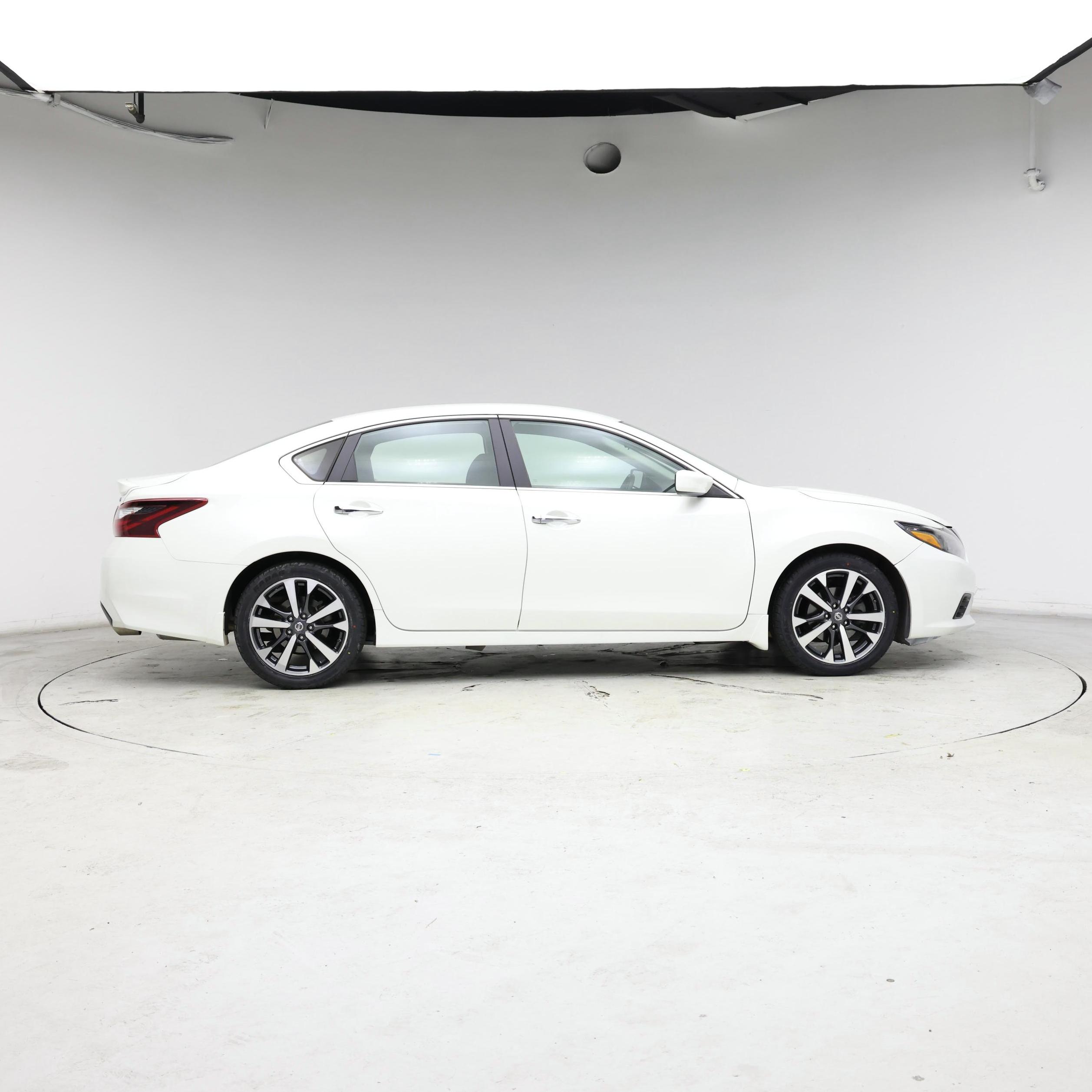 Thumbnail: 2017 Nissan Altima - 7