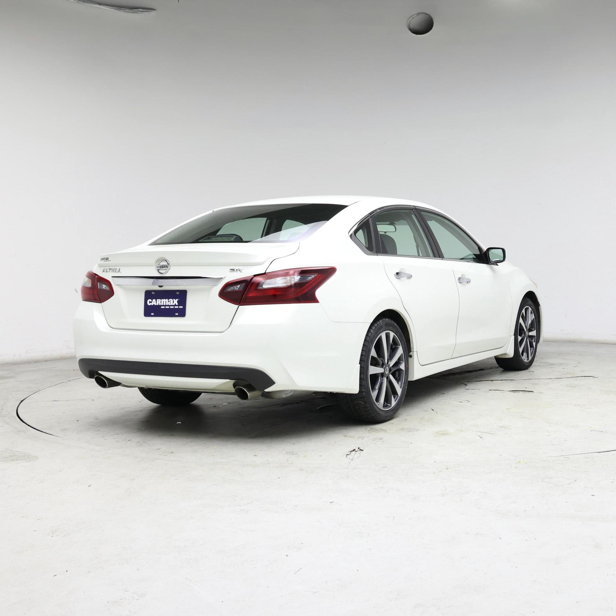 Thumbnail: 2017 Nissan Altima - 8