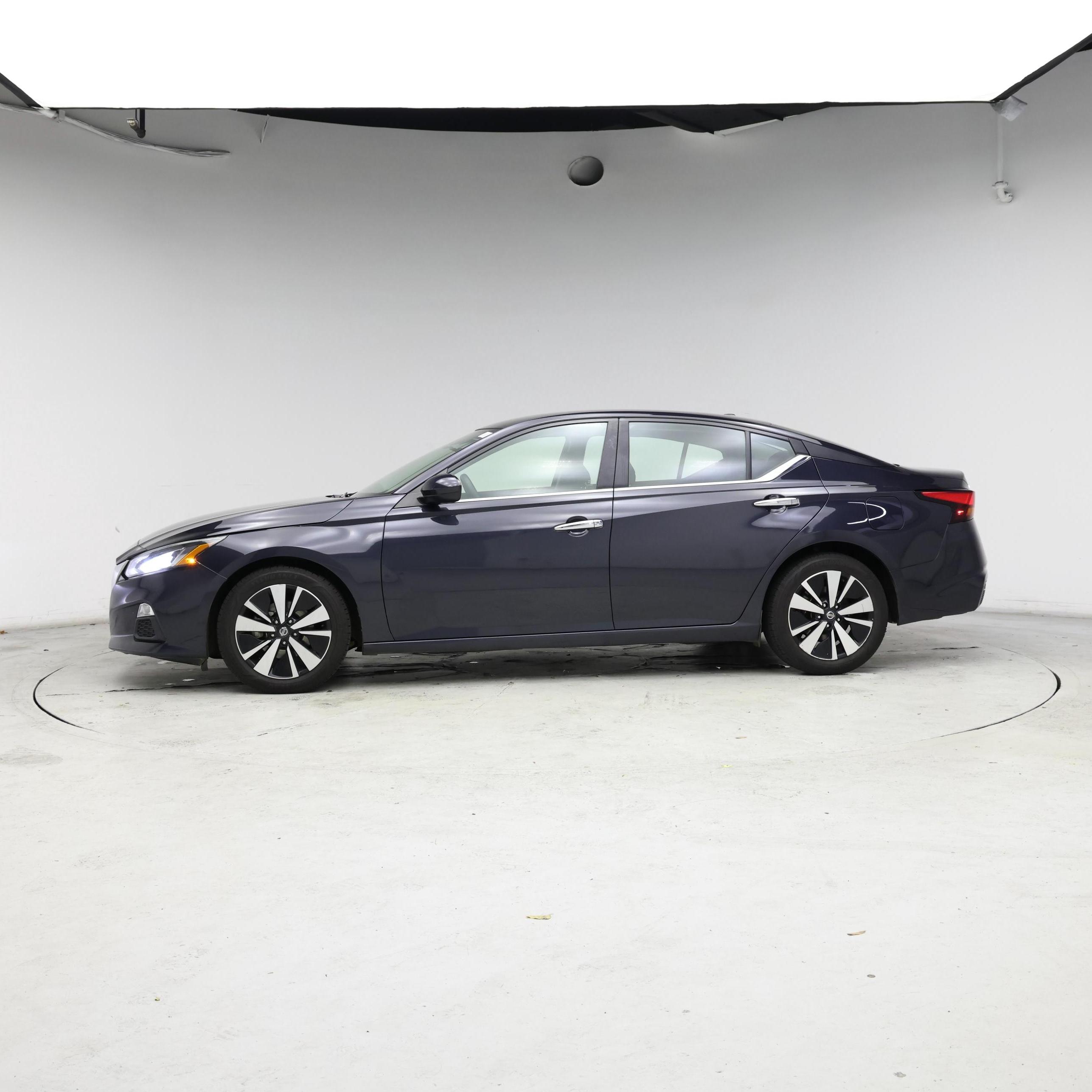 Thumbnail: 2022 Nissan Altima - 3