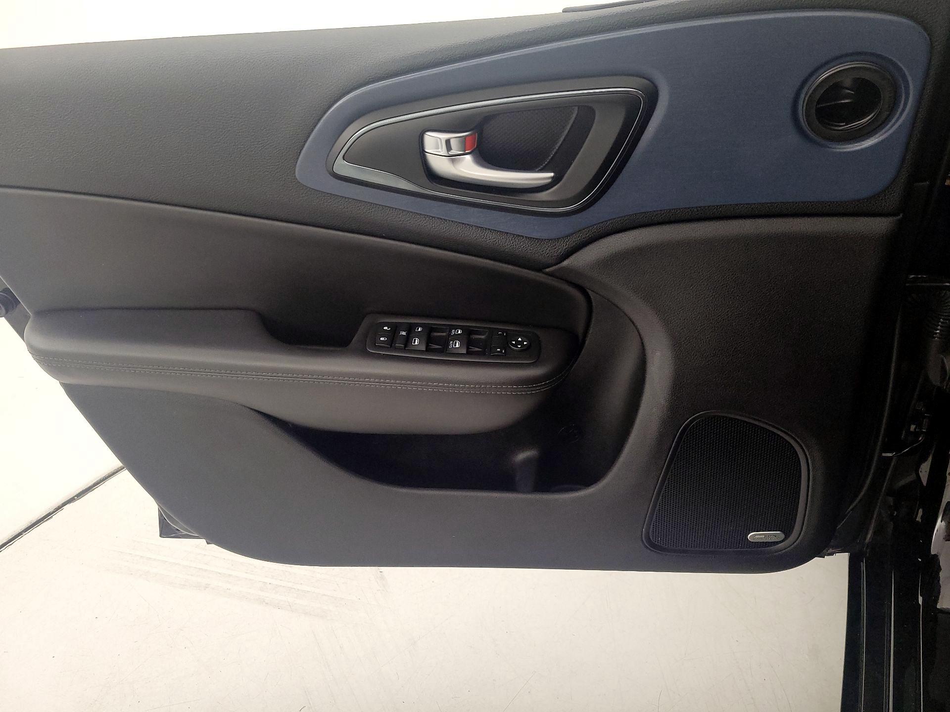 Thumbnail: 2015 Chrysler 200 - 12