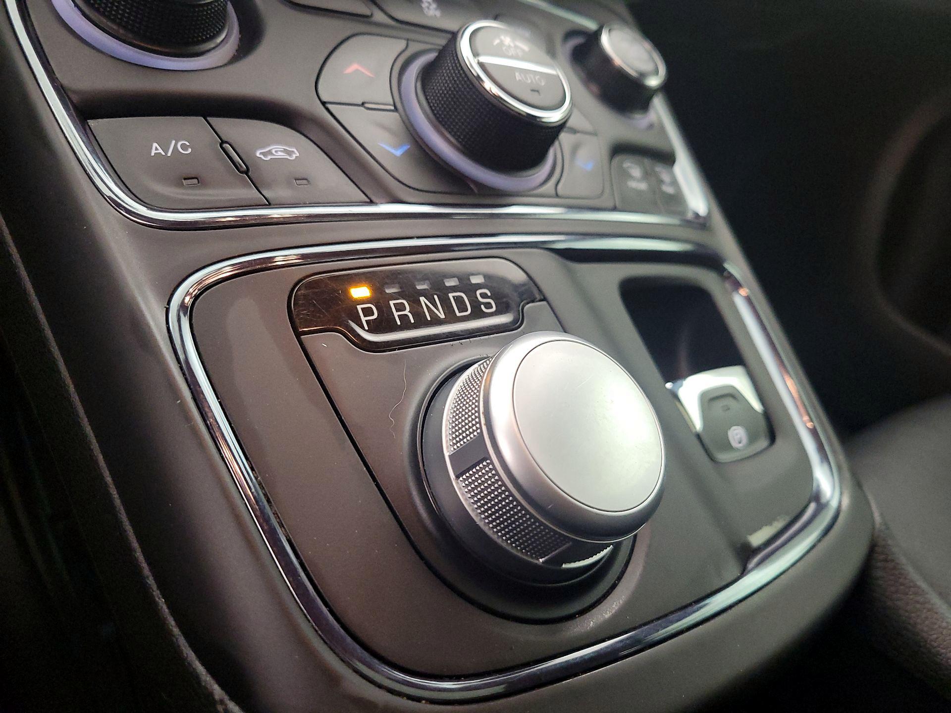 Thumbnail: 2015 Chrysler 200 - 18