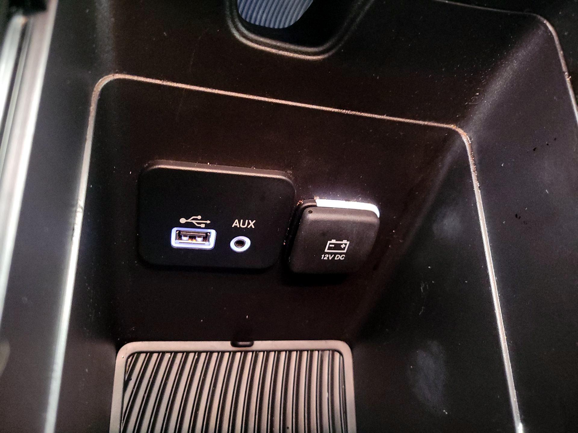 Thumbnail: 2015 Chrysler 200 - 19