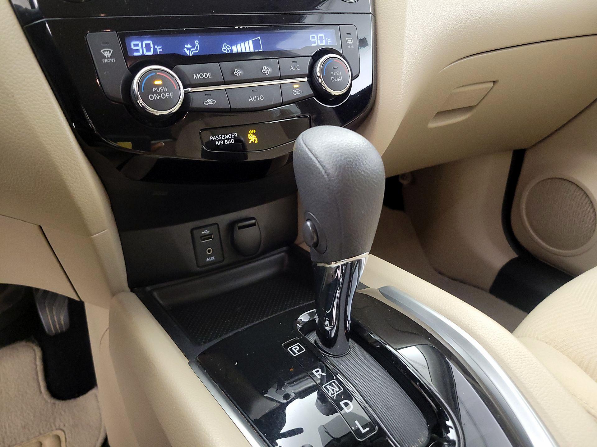 Thumbnail: 2016 Nissan Rogue - 17