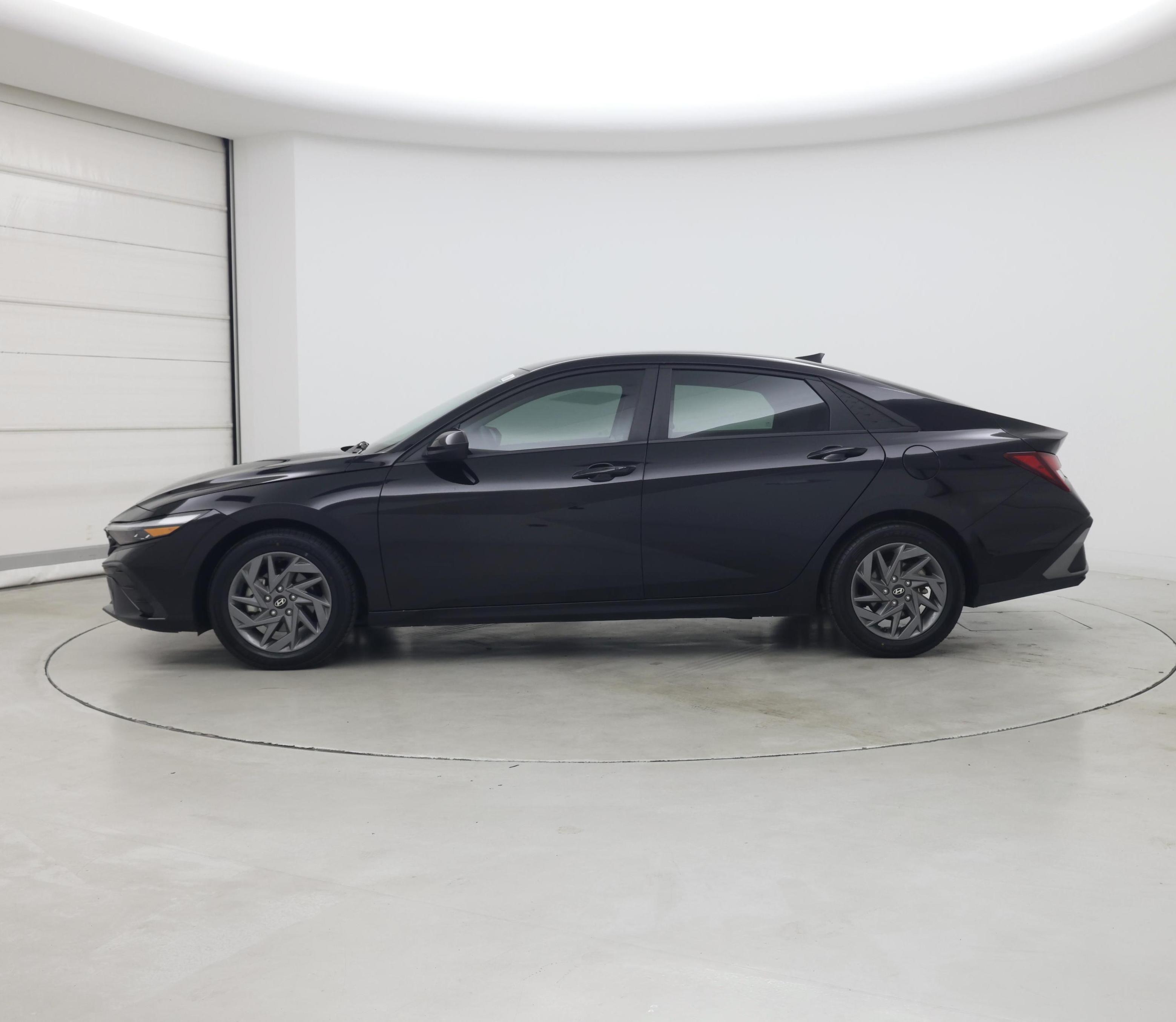 Thumbnail: 2024 Hyundai Elantra - 3